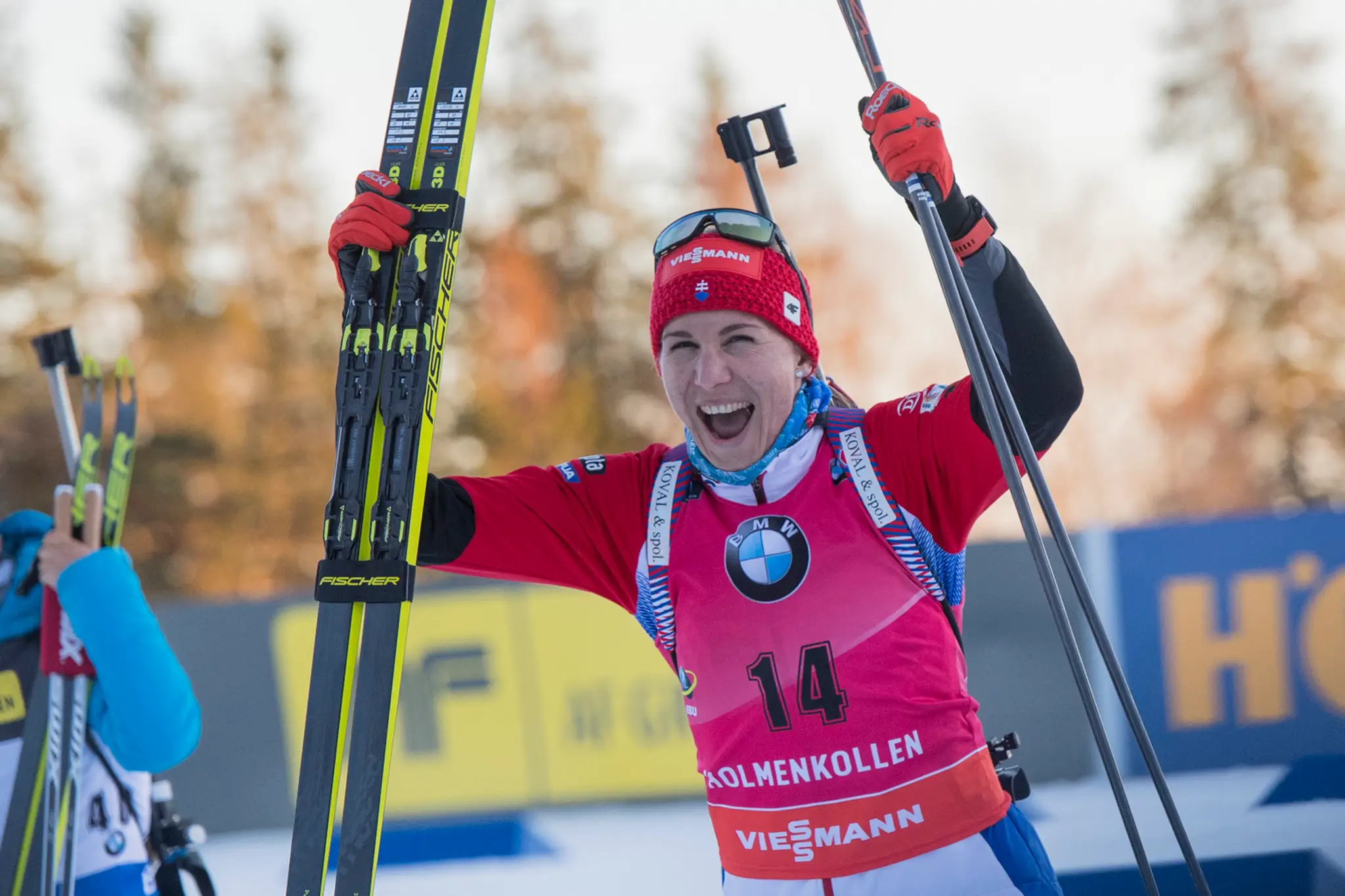 Biatlonistka Anastasia Kuzminová reaguje po pretekoch s hromadným štartom v Osle na Holmenkollene.