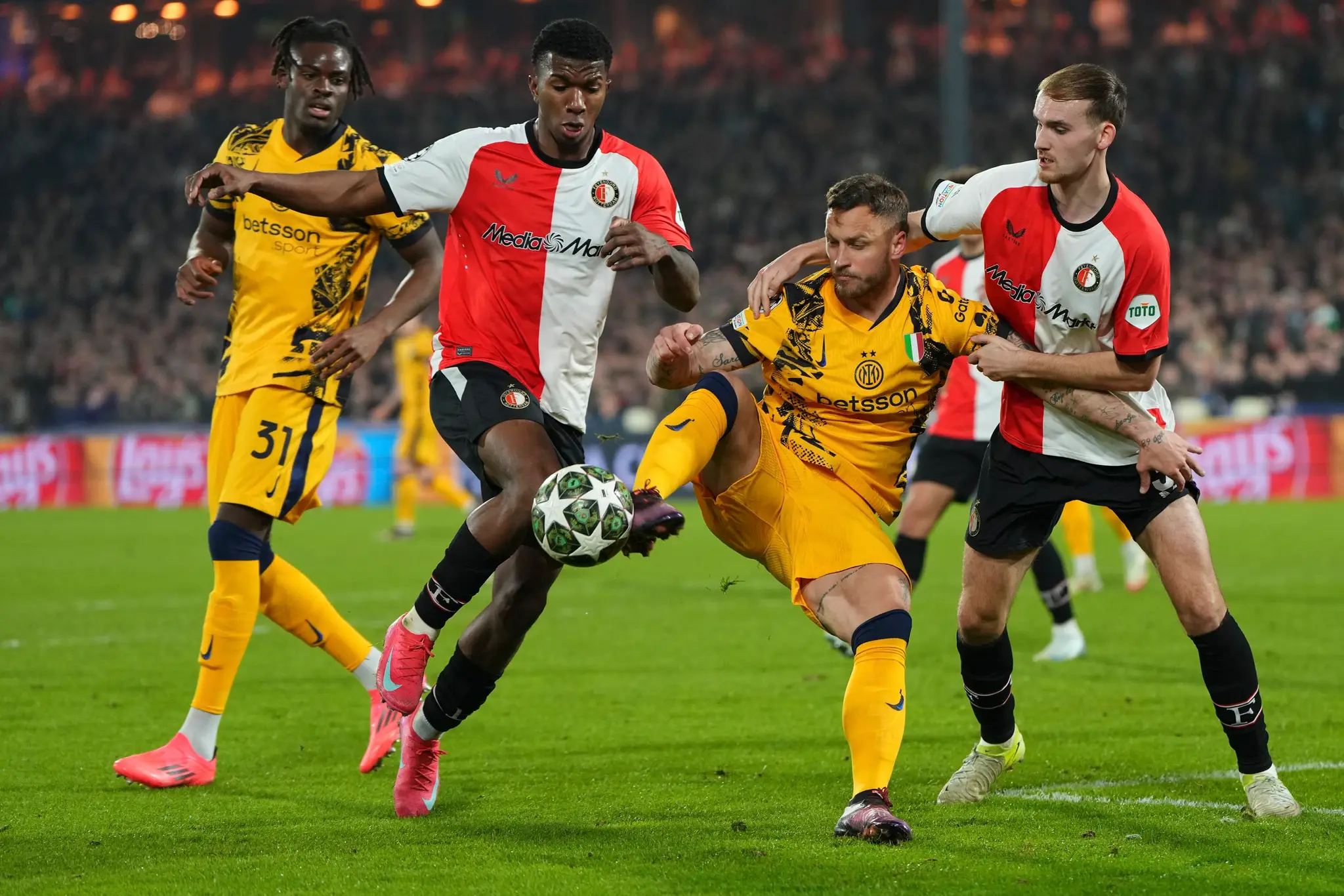 Feyenoord v prvom zápse osemfinále LM neuspel.