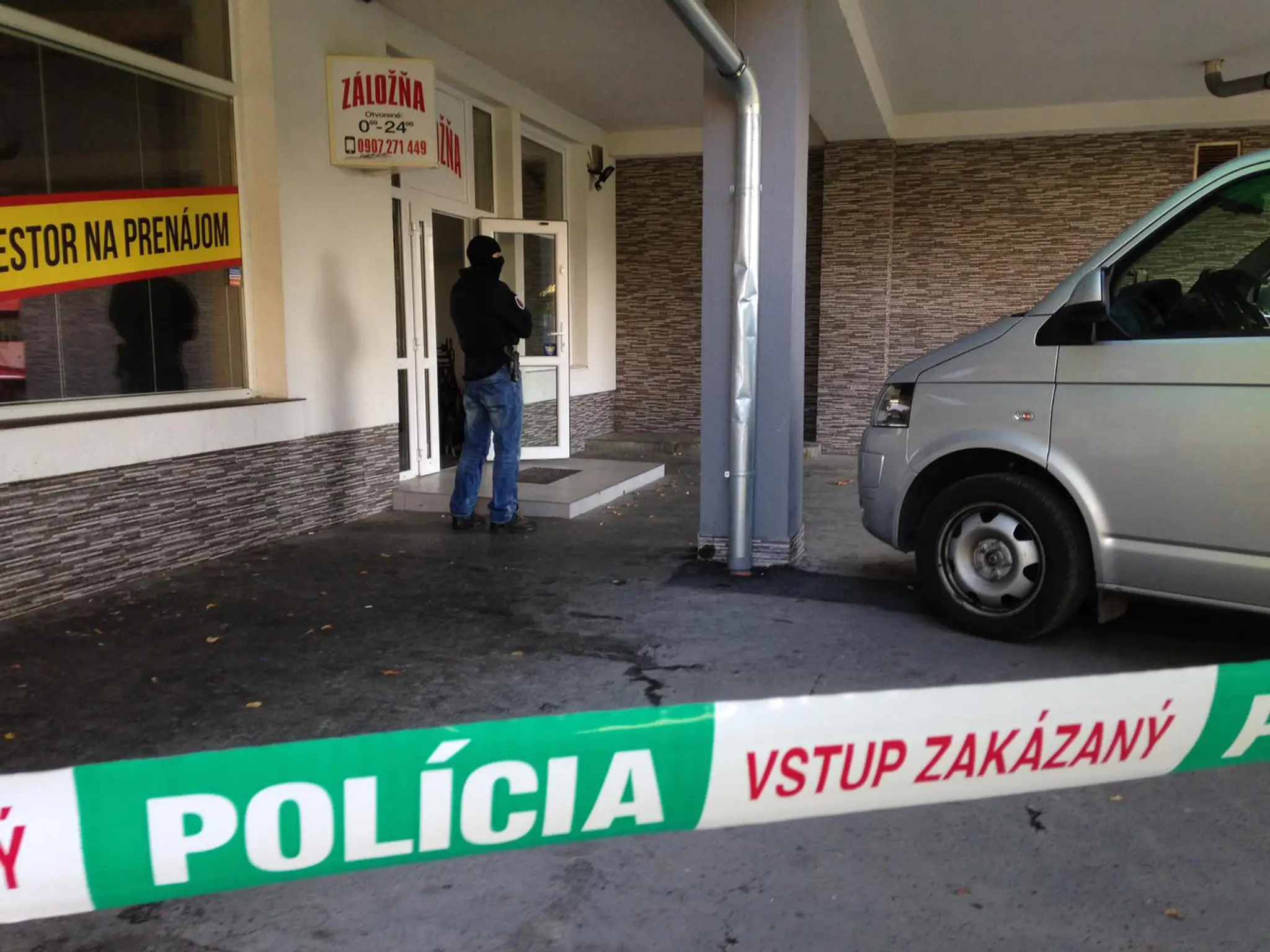 V tejto záložni zadržali muža, ktorému nasadili putá.