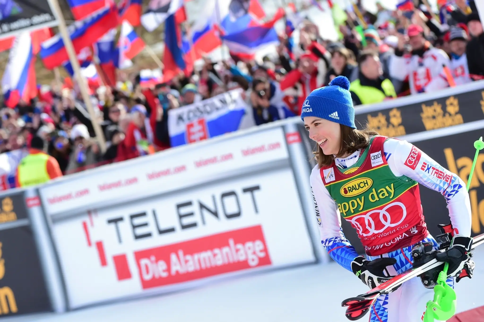 Alpská lyžiarka Petra Vlhová oslavuje triumf v slalome v Kranjskej Gore.