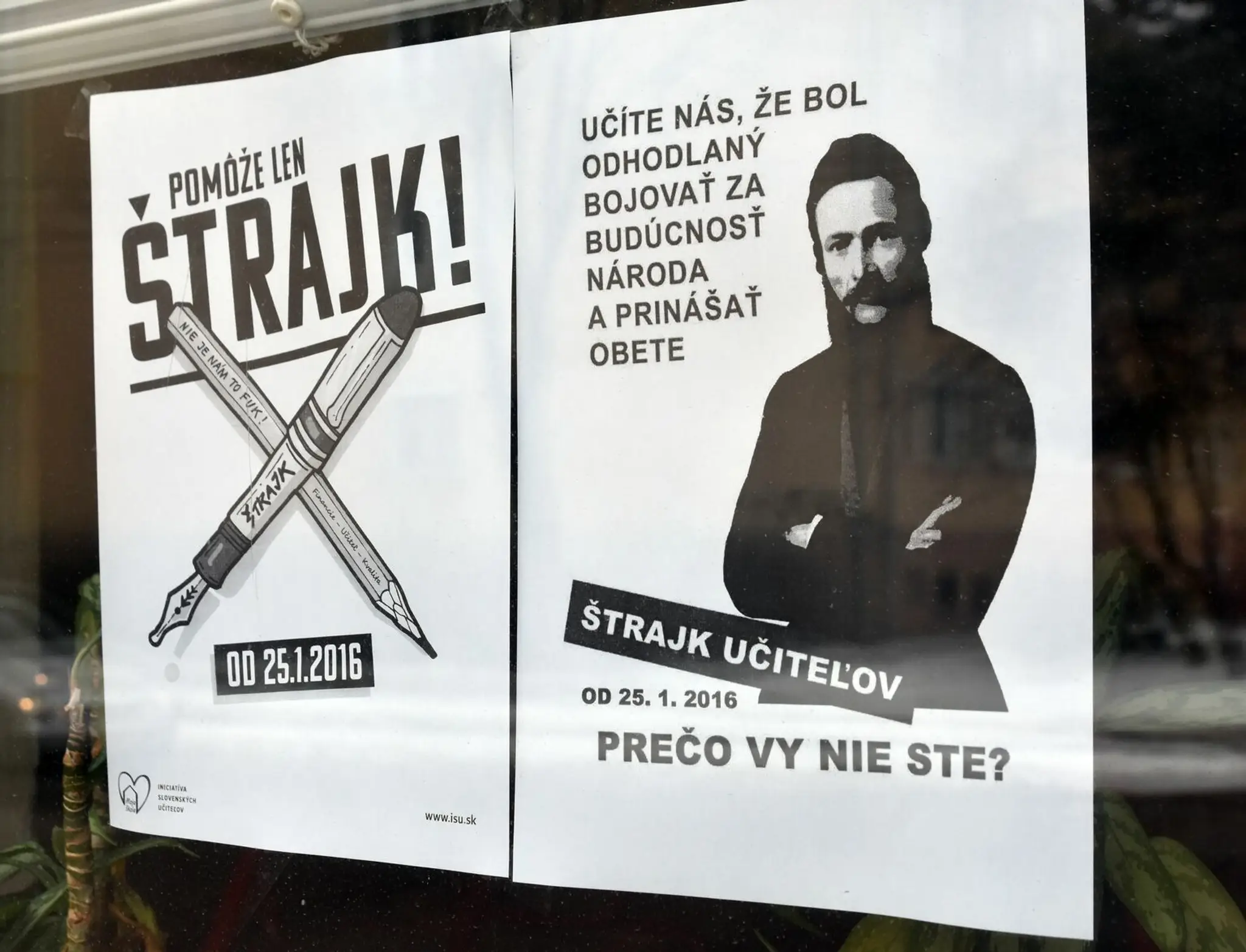Časť učiteľov na Slovensku pokračuje v ostrom, časovo neobmedzenom štrajku.