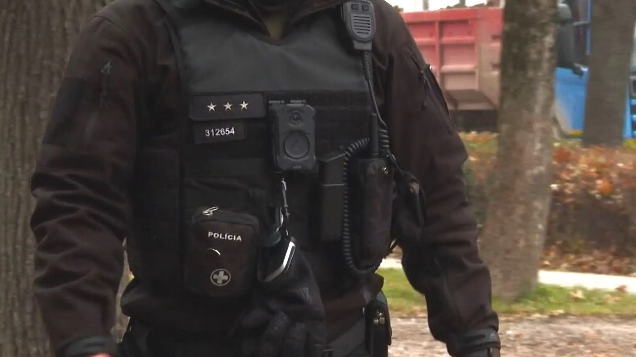 Prví policajti v Košiciach majú telové kamery. 
