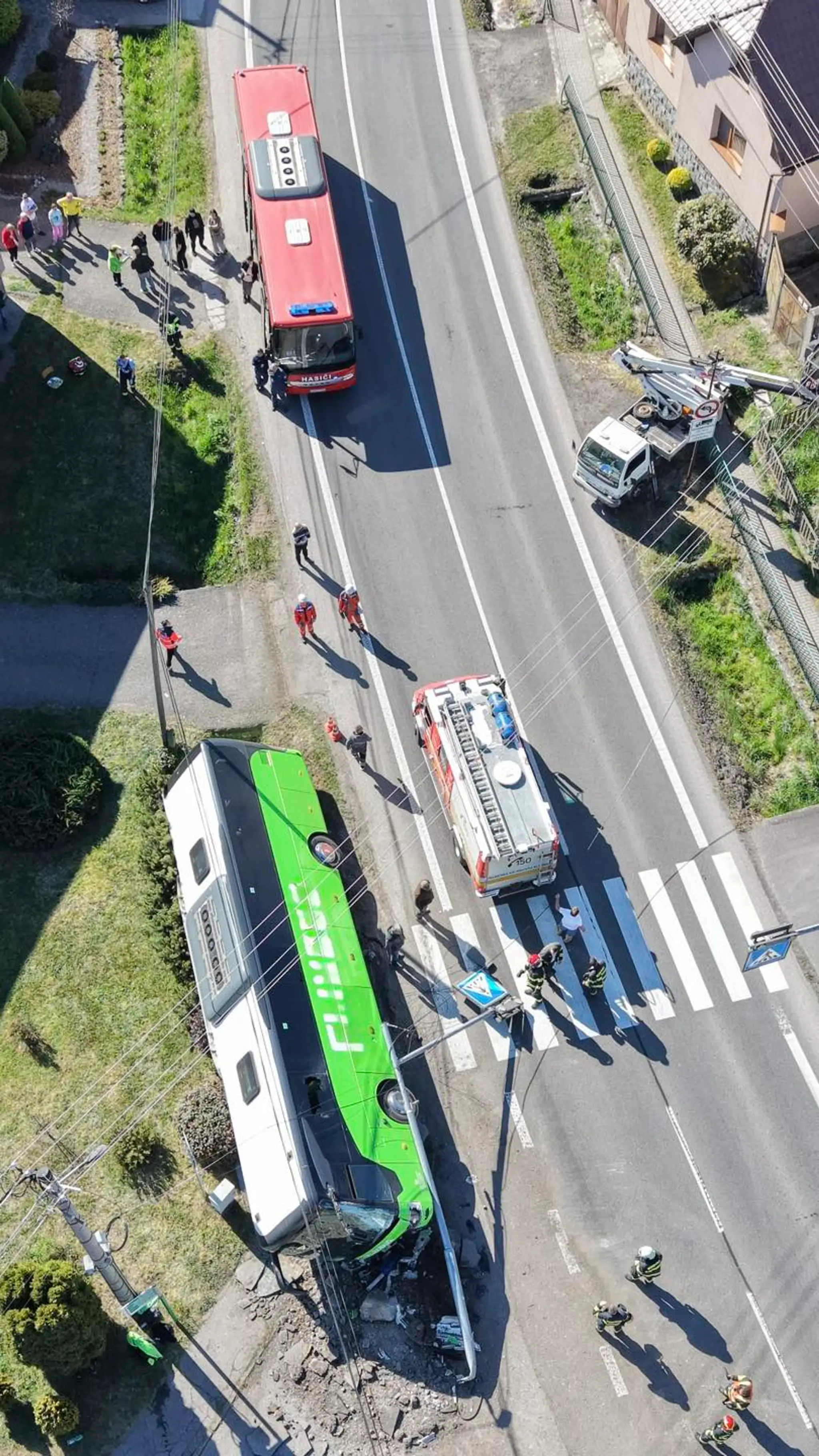 V obci Dobrá Niva havaroval autobus
