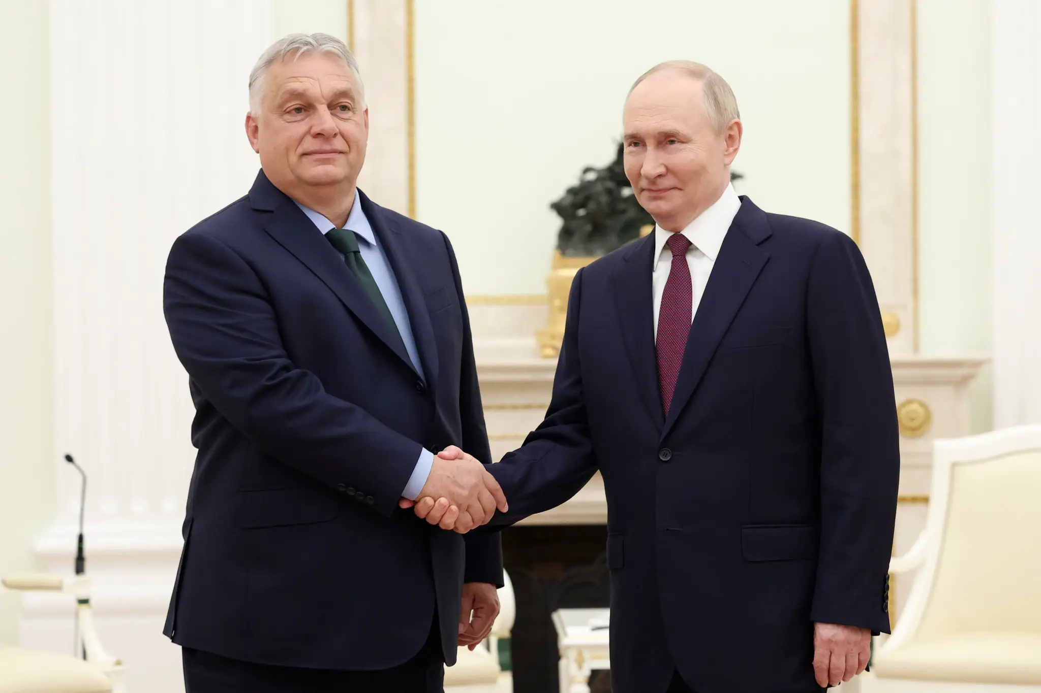 Sprava Vladimir Putin a Viktor Orbán.