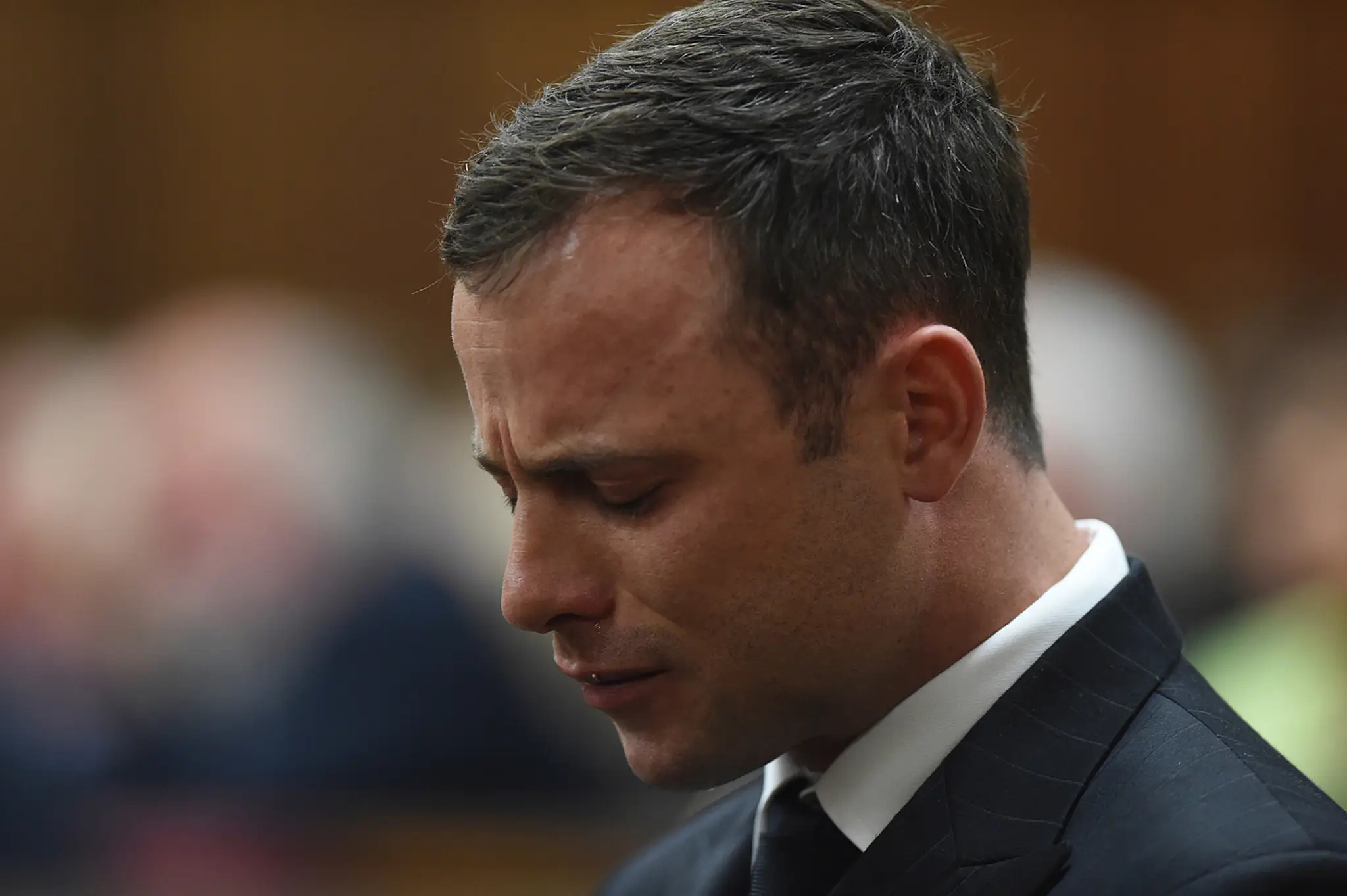 Oscar Pistorius pri počúvaní verdiktu súdu.