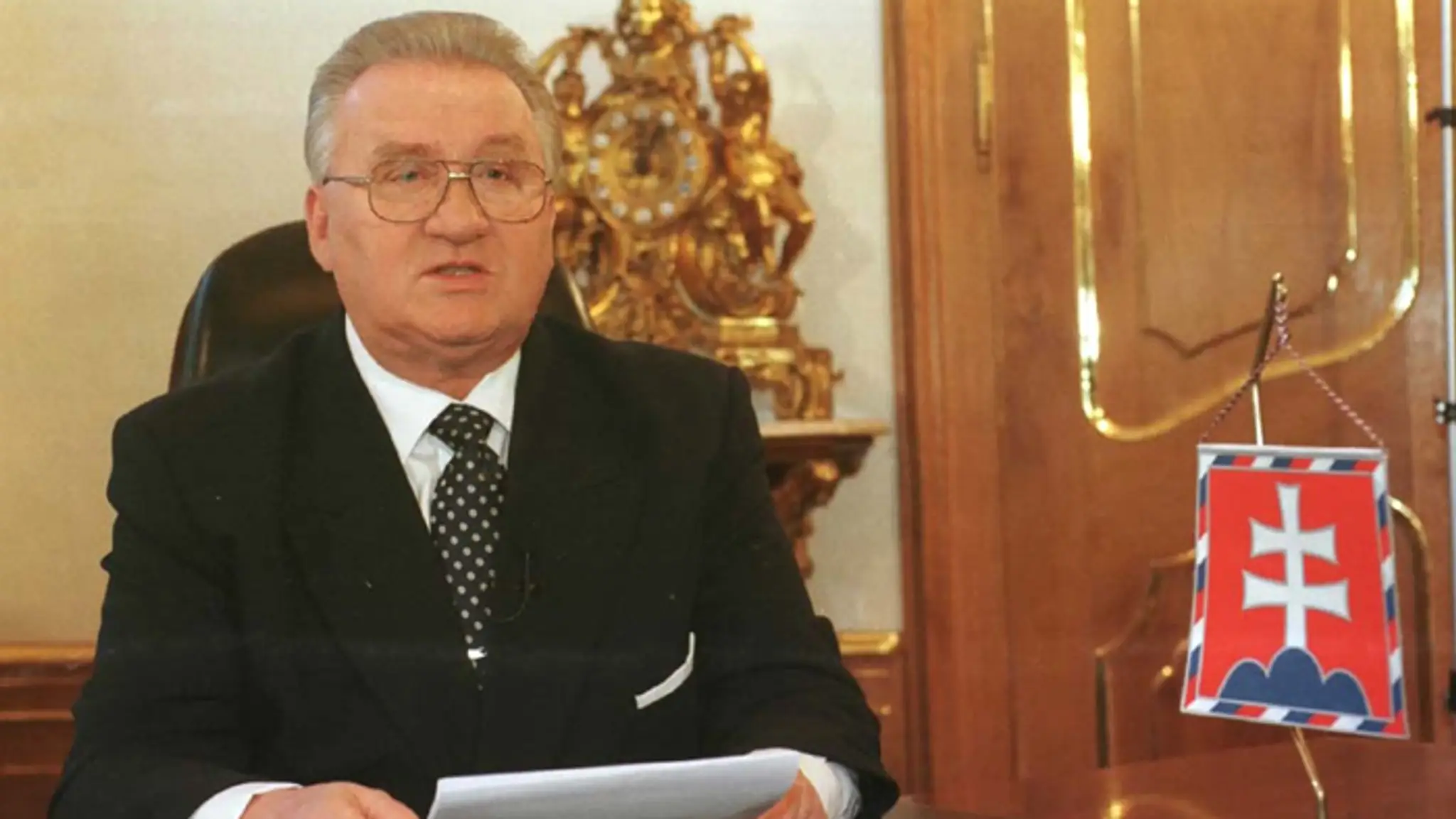 Prvý prezident samostatnej SR Michal Kováč na archívnej snímke z roku 1998.