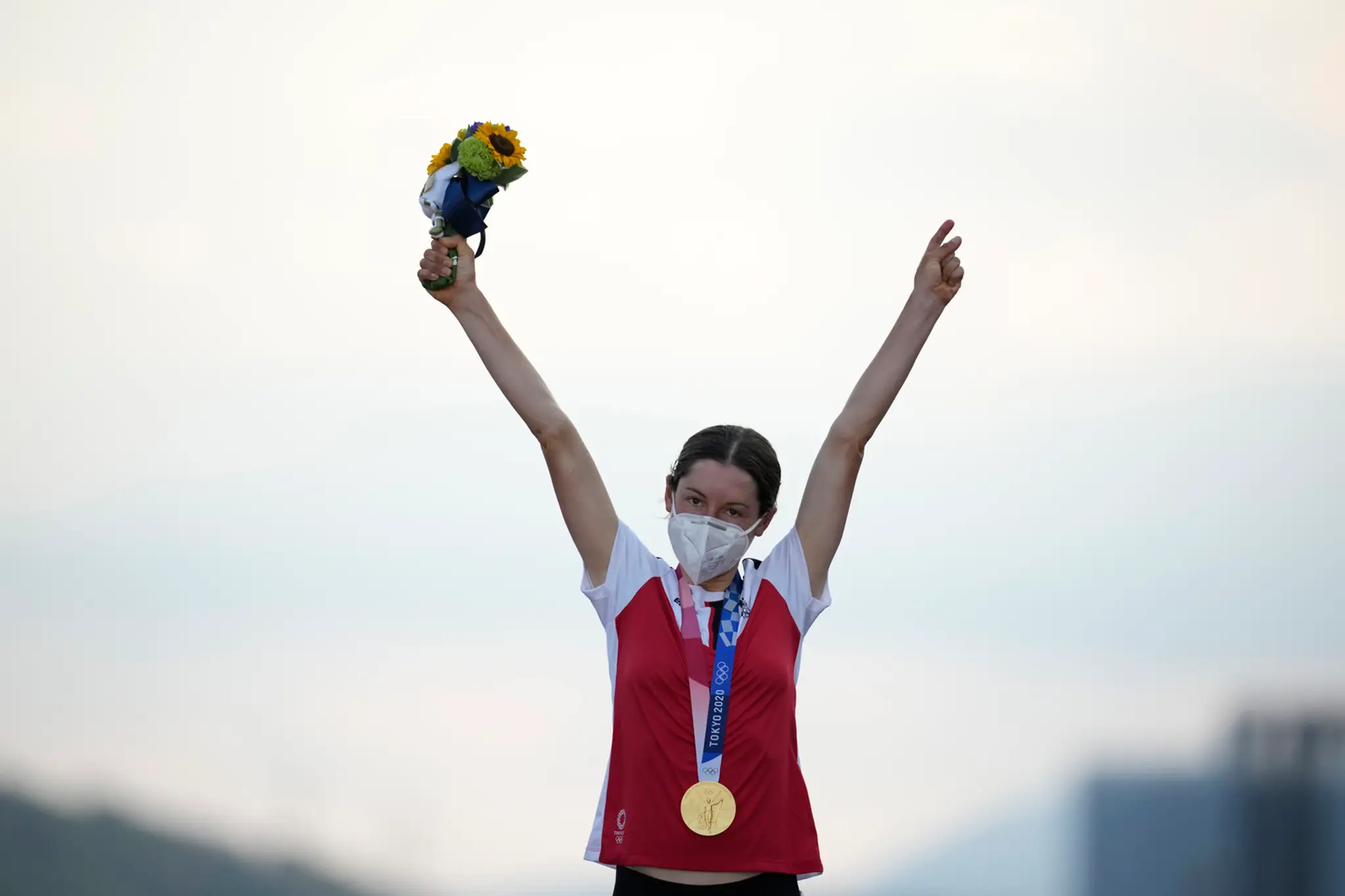 Anna Kiesenhoferová s olympijským triumfom.