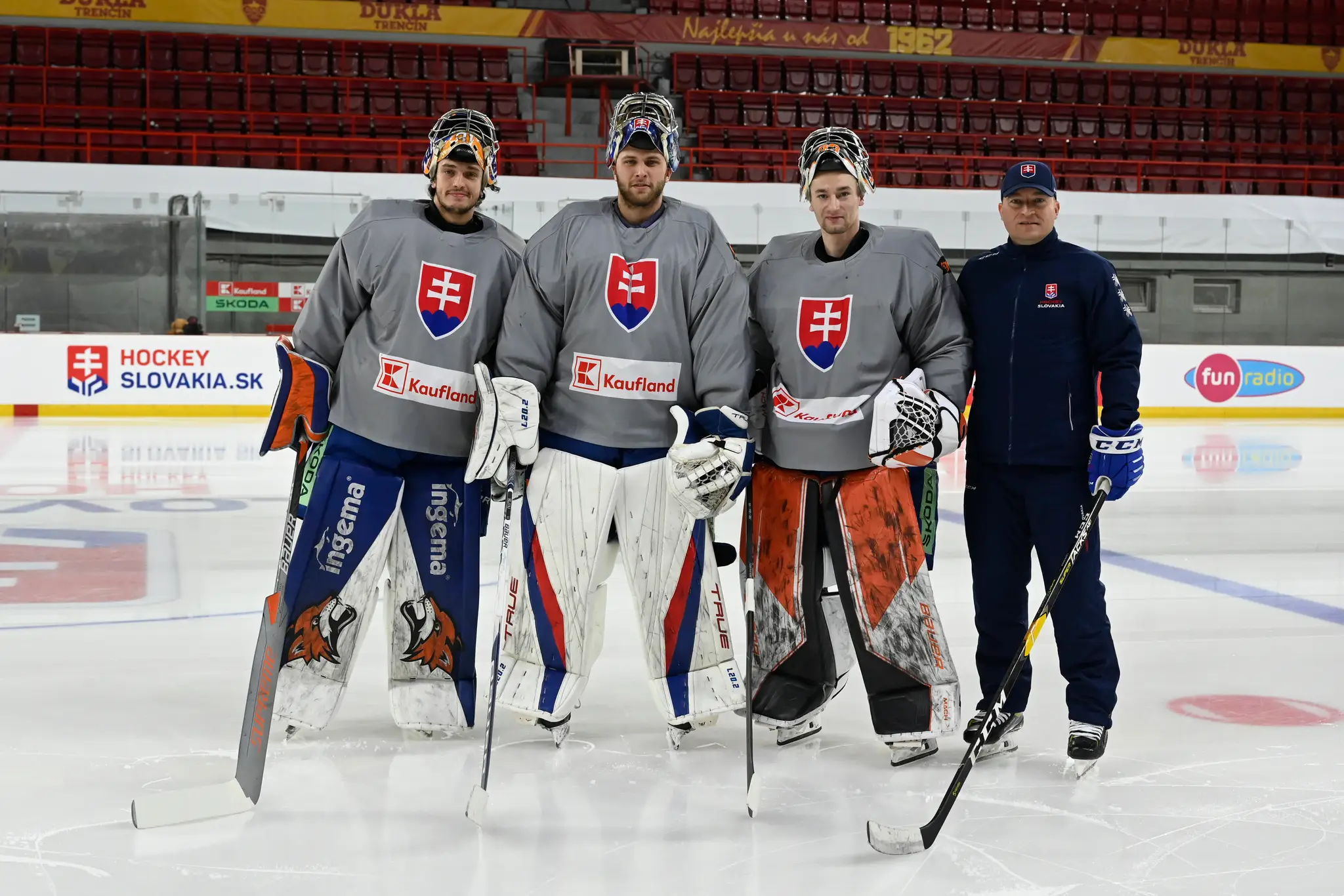 Trojica brankárov na reprezentačnom zraze.