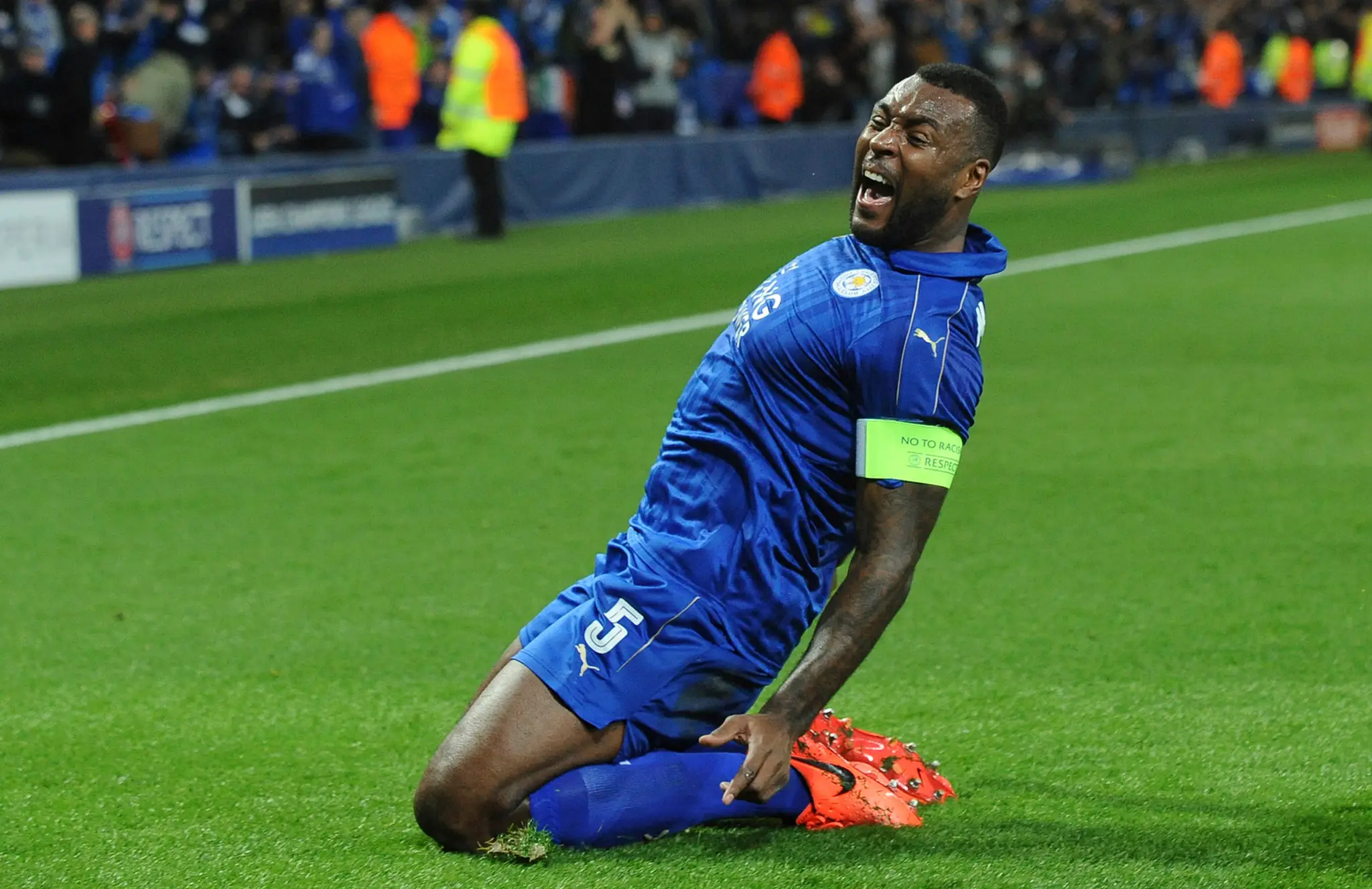 Kapitán Leicestru Wes Morgan jasá po svojom góle v odvete osemfinále LM proti Seville.