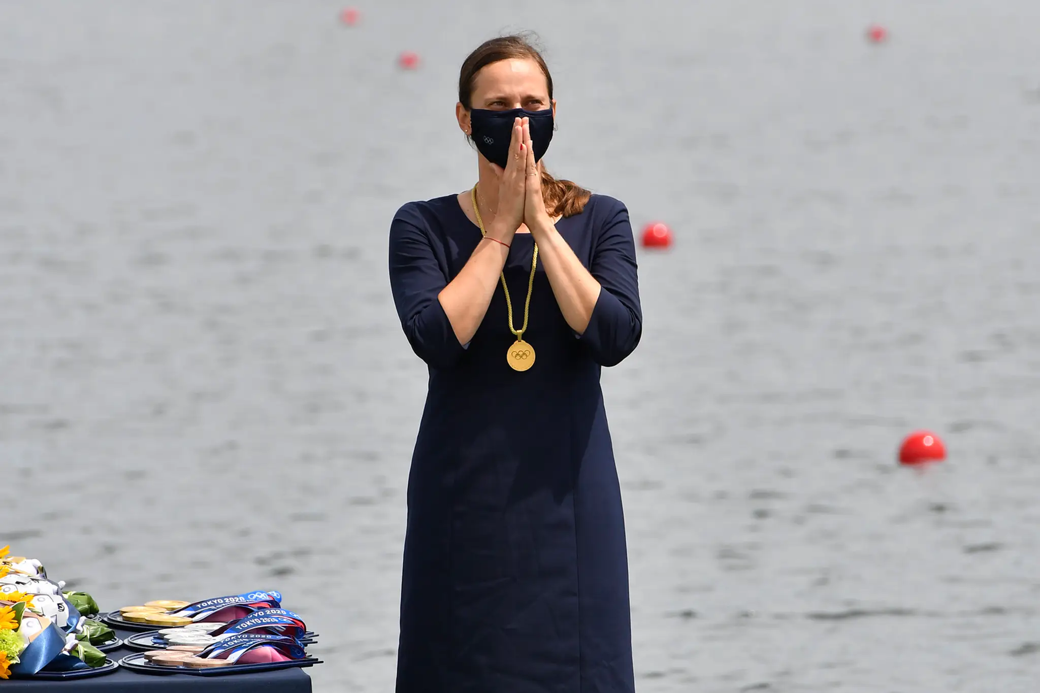Danka Barteková počasi medailového ceremoniálu po súťaži štvorkajaku na 500 metrov.