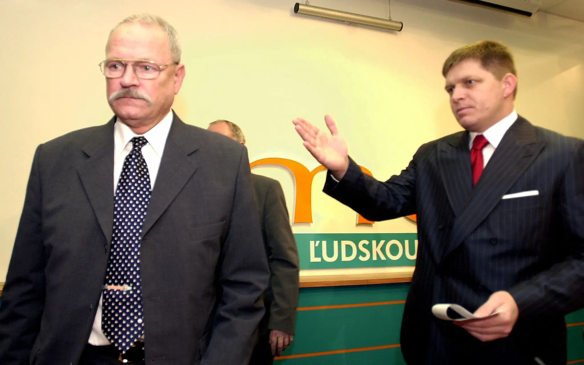 Strana Smer odporúčala svojim voličom, aby v prezidentských voľbách 2004 podporili bývalého šéfa parlamentu a predsedu Hnutia za demokraciu Ivana Gašparoviča.
