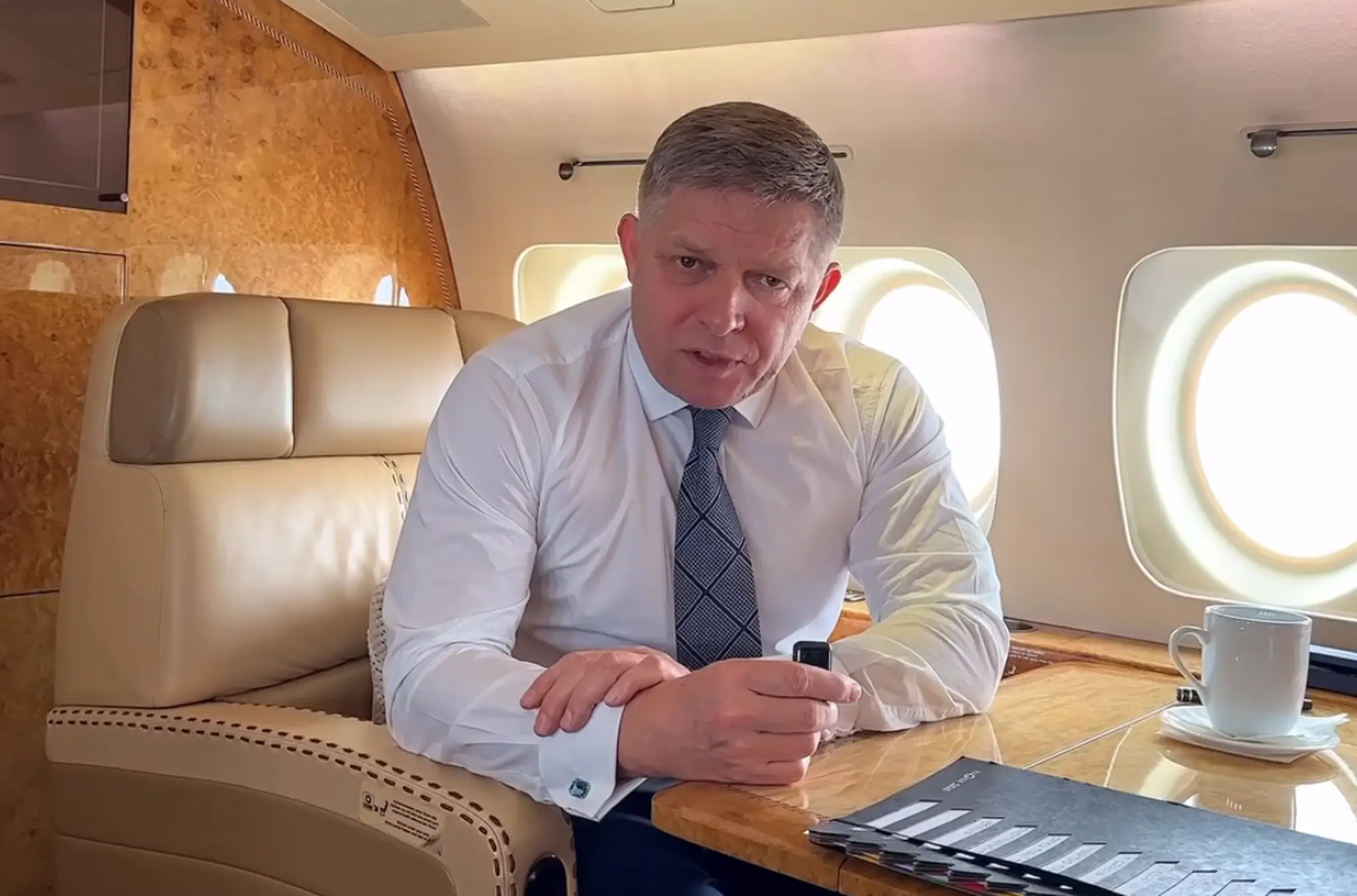 Fico zverejnil svoje stanovisko vo videu počas letu do Prahy na summit premiérov krajín V4.