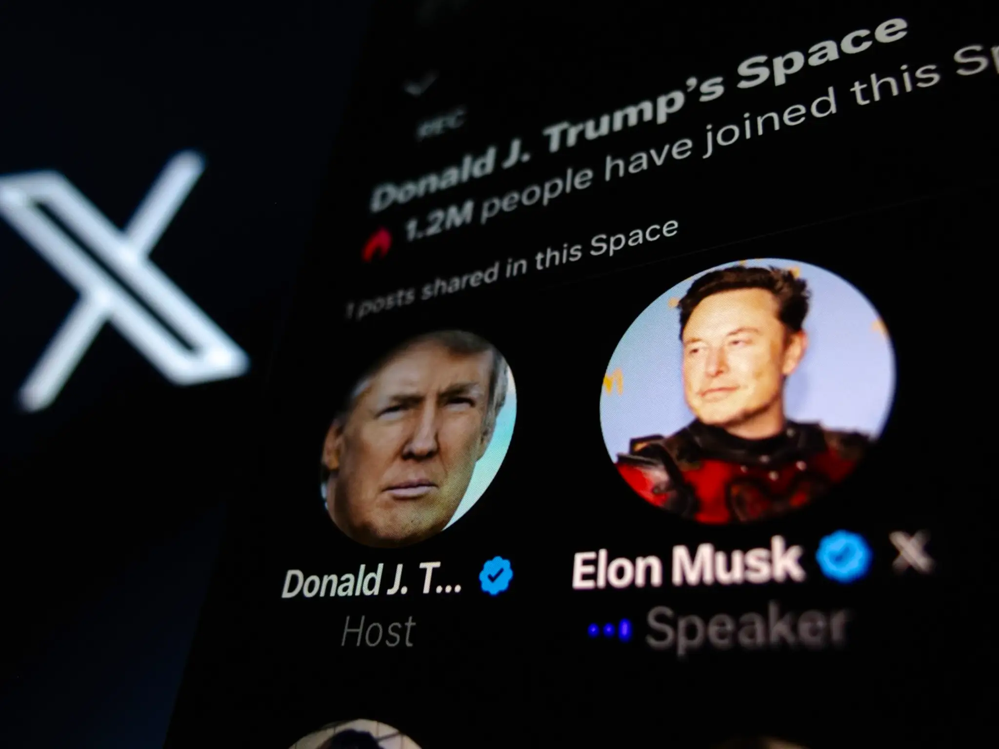 Na snímke Elon Musk a Donald Trump na sociálnej sieti X.