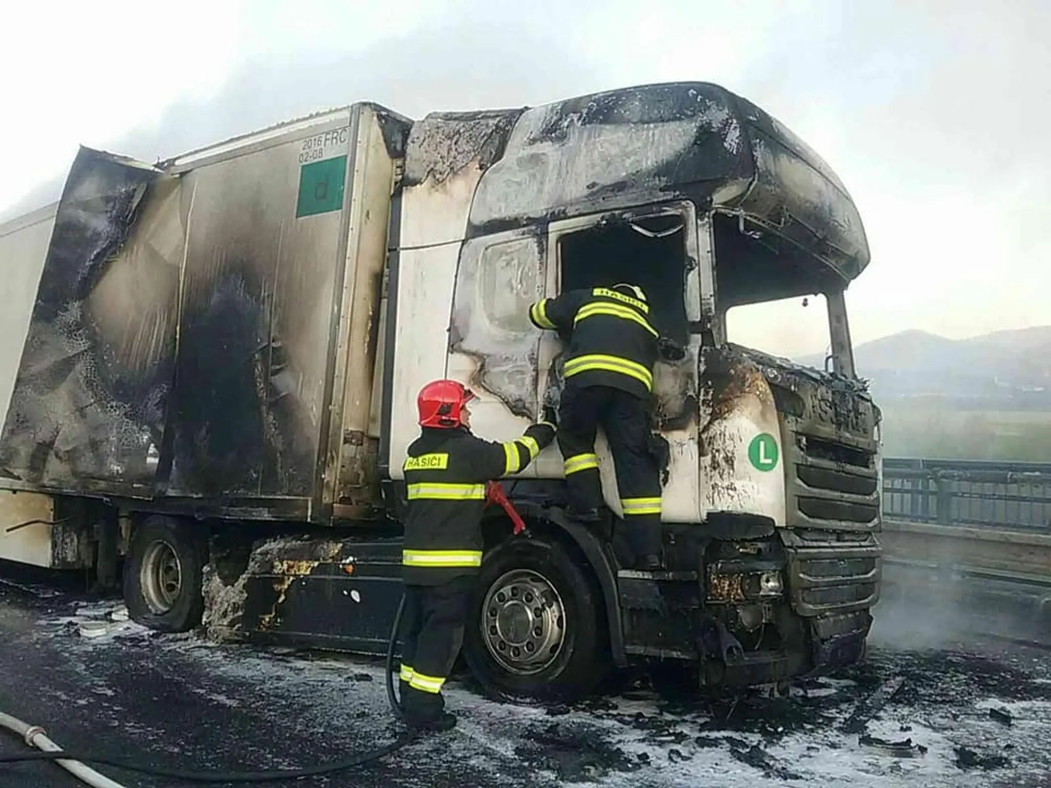 Nehoda na rýchlostnej ceste R3 v katastri obce Horná Lehota.