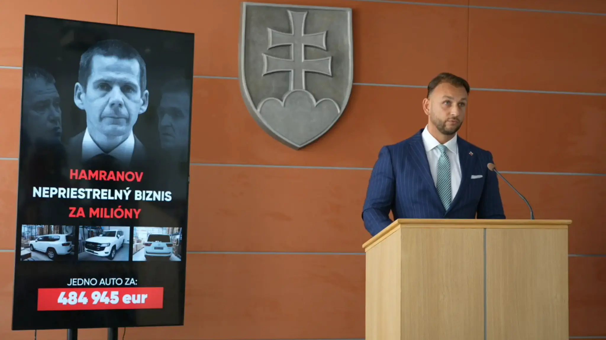 Matúš Šutaj Eštok na tlačovej konferencii
