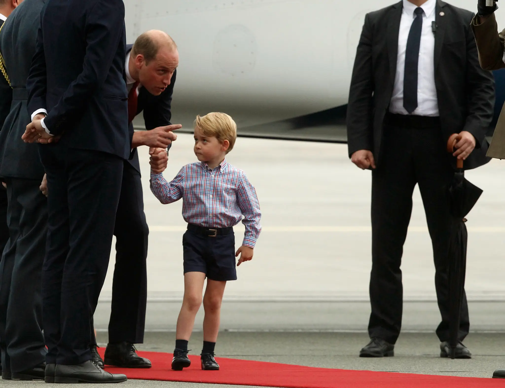 Kate a William sú už v Poľsku. Prišli aj s deťmi