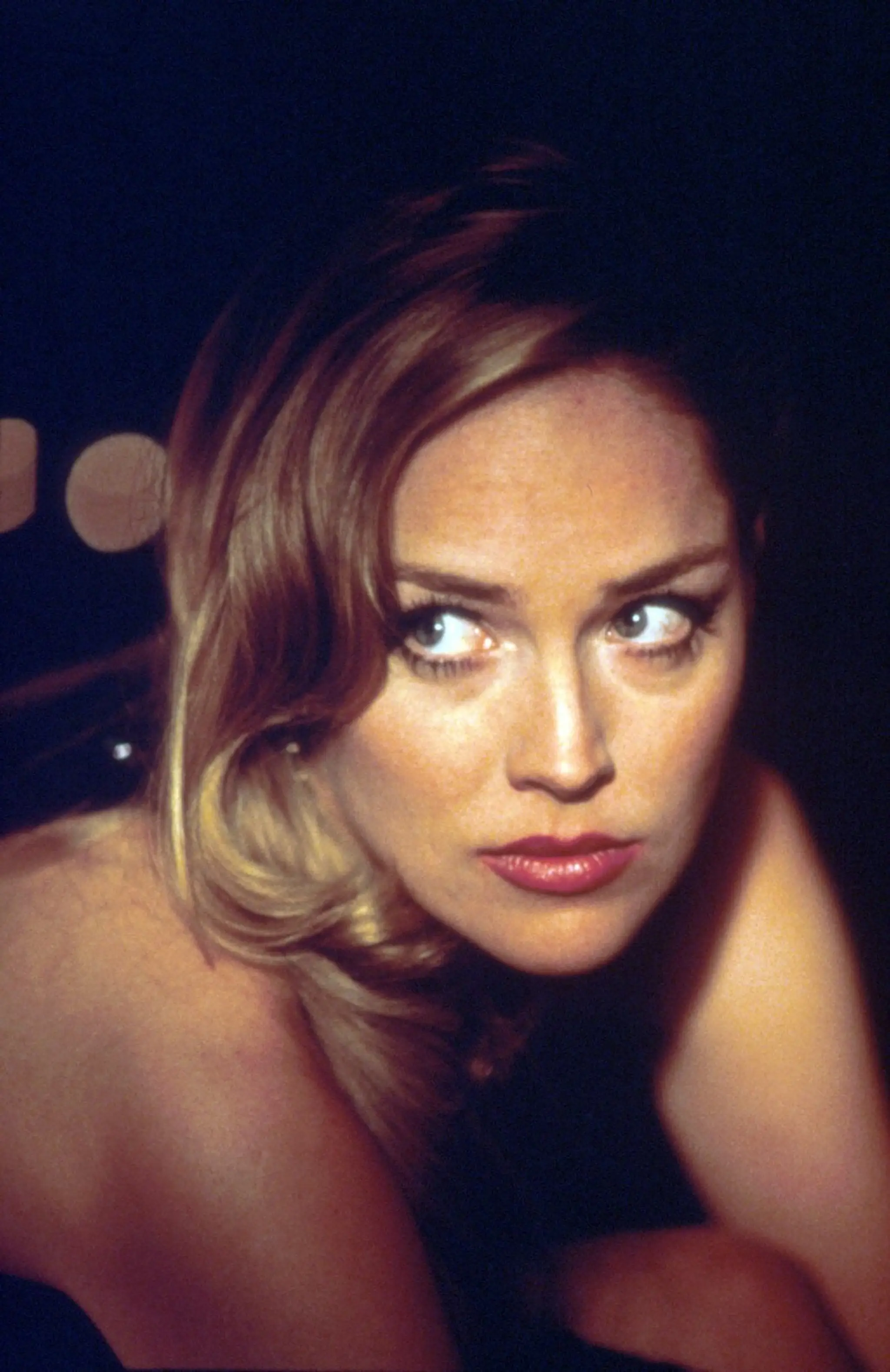 Sharon Stone vo filme Základný inštinkt, rok 1992.