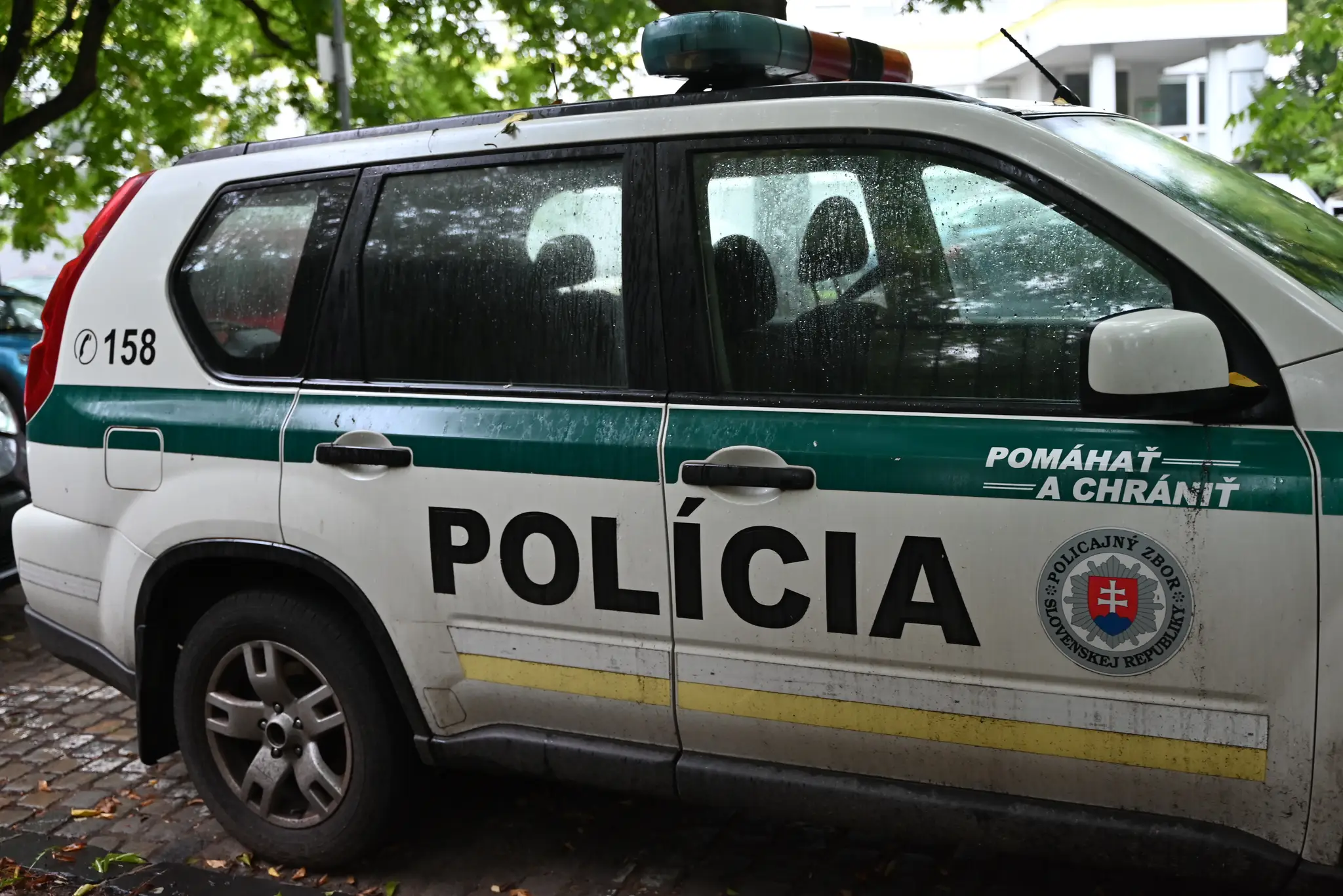 Polícia, policajné auto. Ilustračná snímka