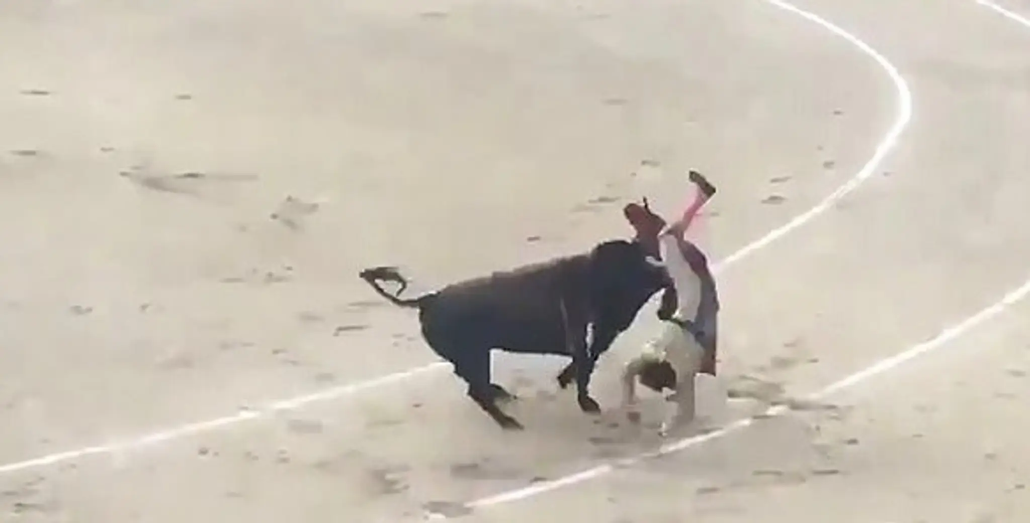 Horiace auto na Hlavnej ulici v Košiciach.