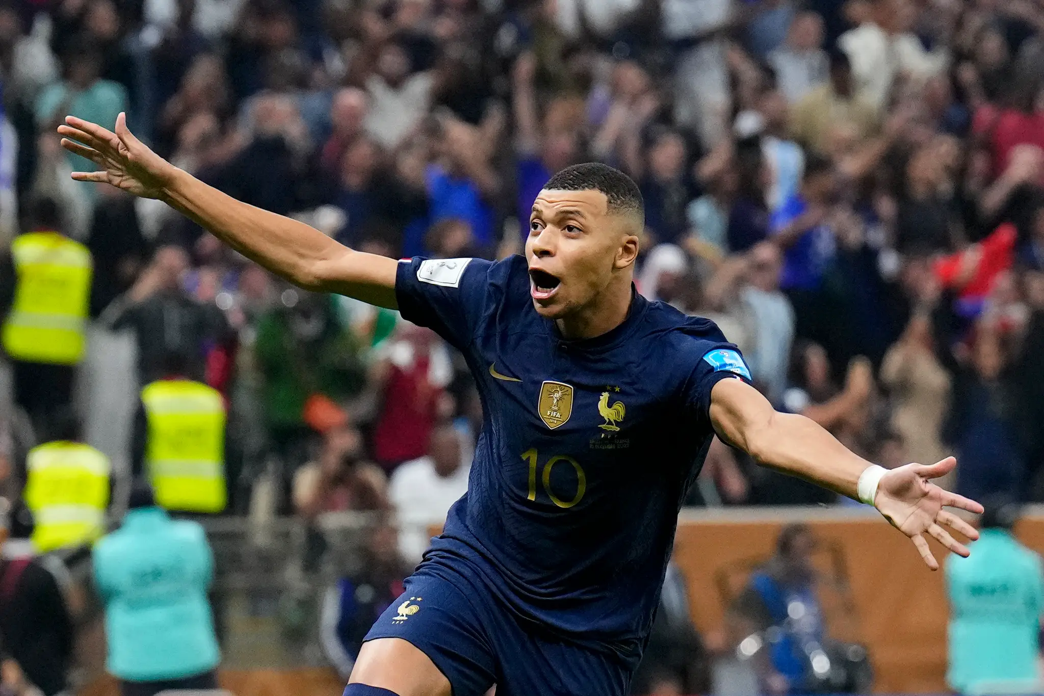 Kylian Mbappe vyrovnáva na 3:3