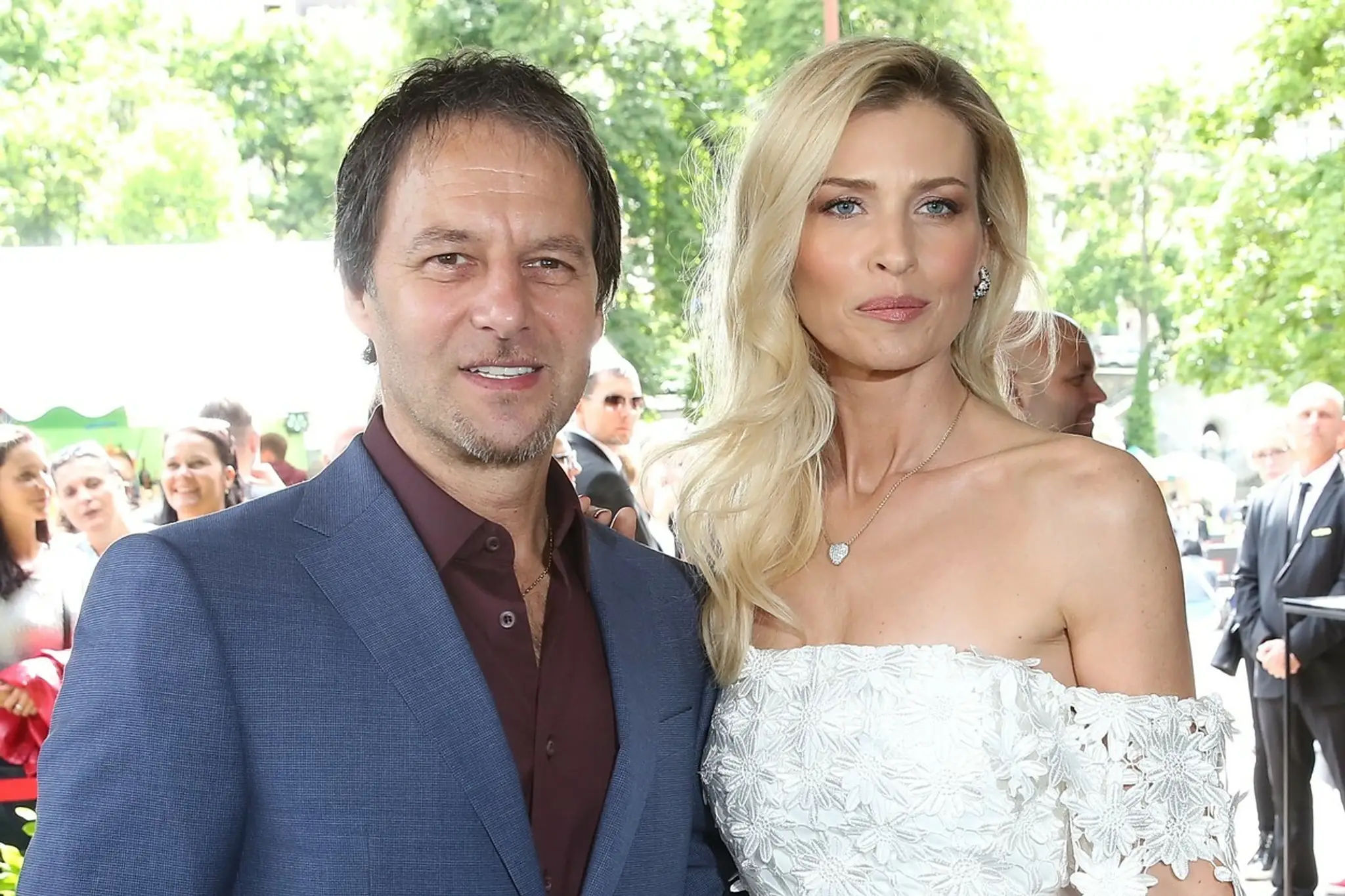 Habera s prekrásnou manželkou v Karlových Varoch. Ako z Hollywoodu