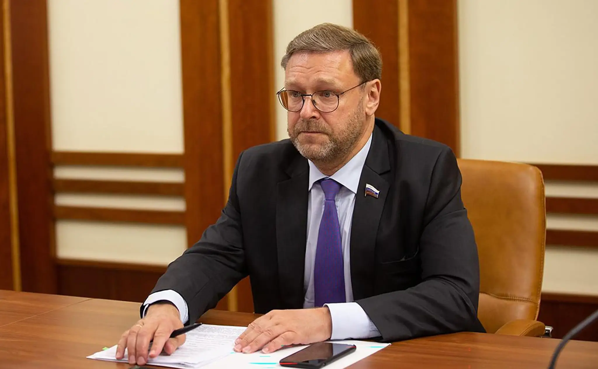 Podpredseda hornej komory ruského parlamentu Konstantin Kosačev. 