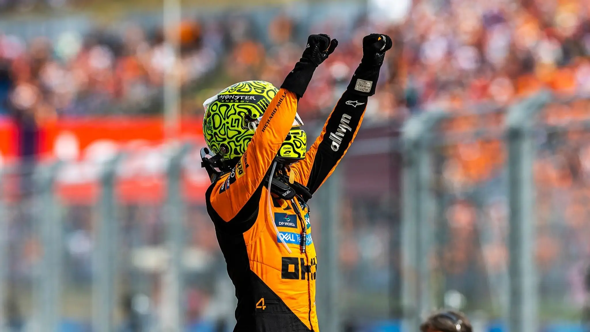 Lando Norris oslavuje víťazstvo.