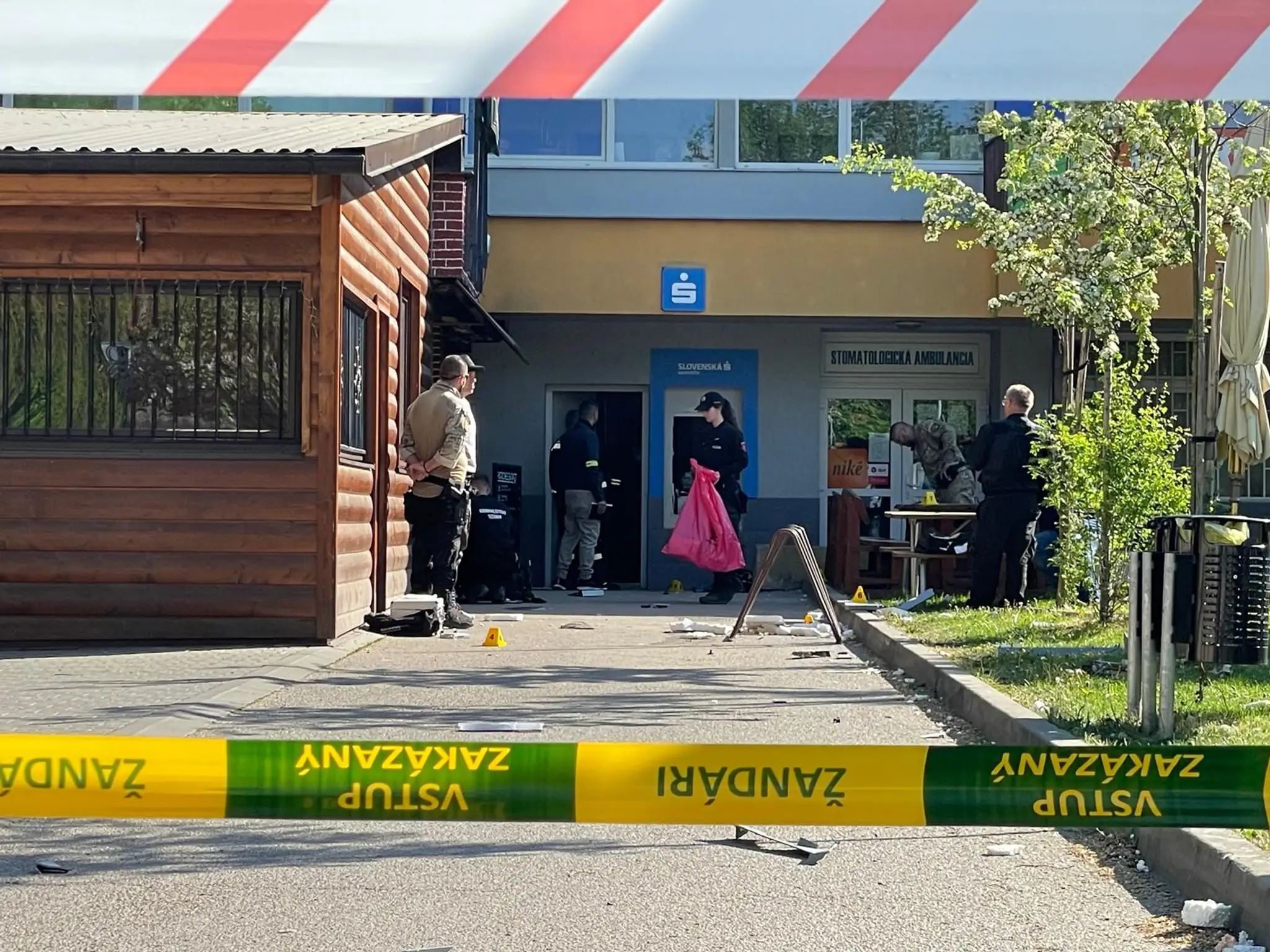 Nočný pokoj v Pruskom narušila silná explózia.