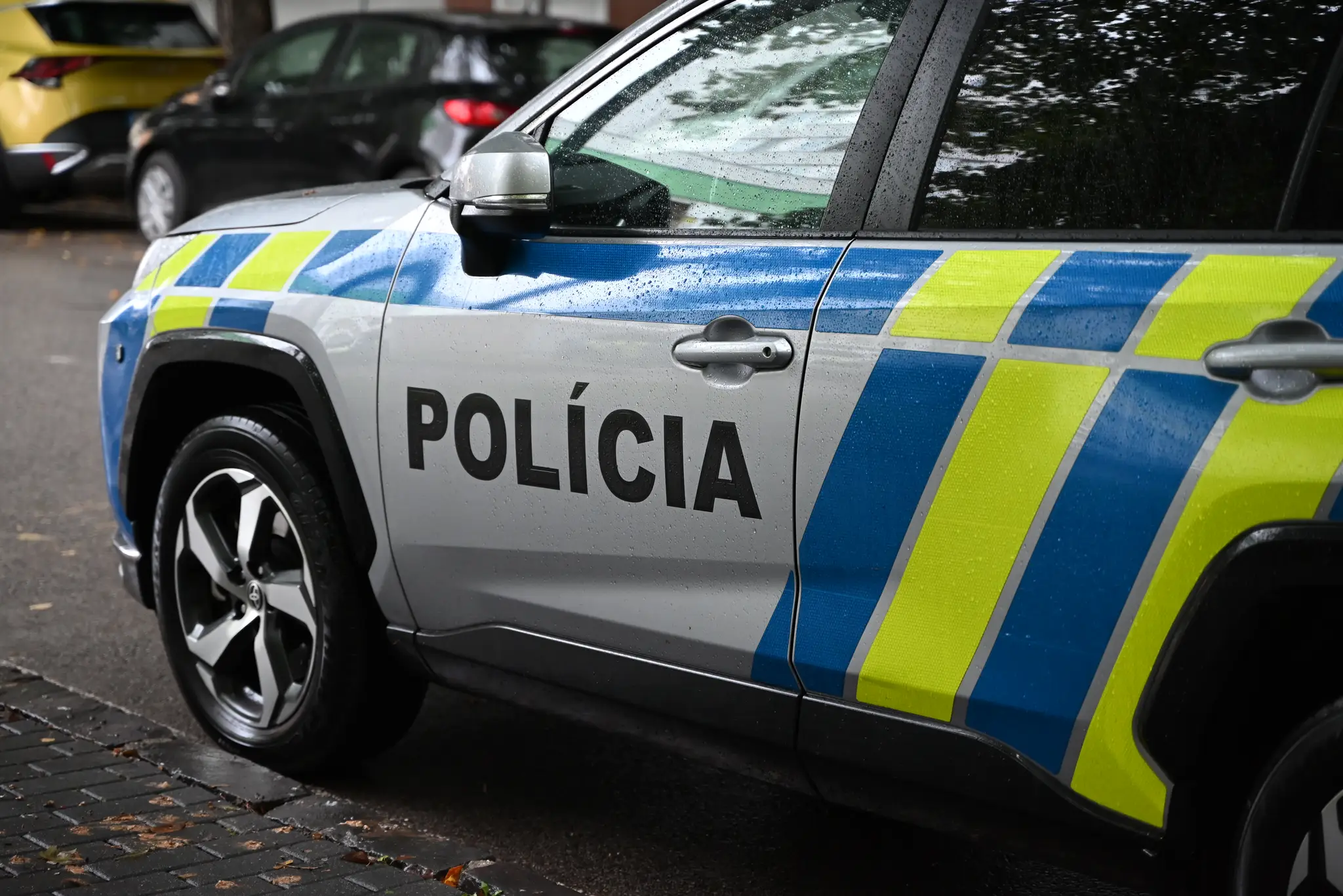 Polícia, policajné auto. Ilustračná snímka