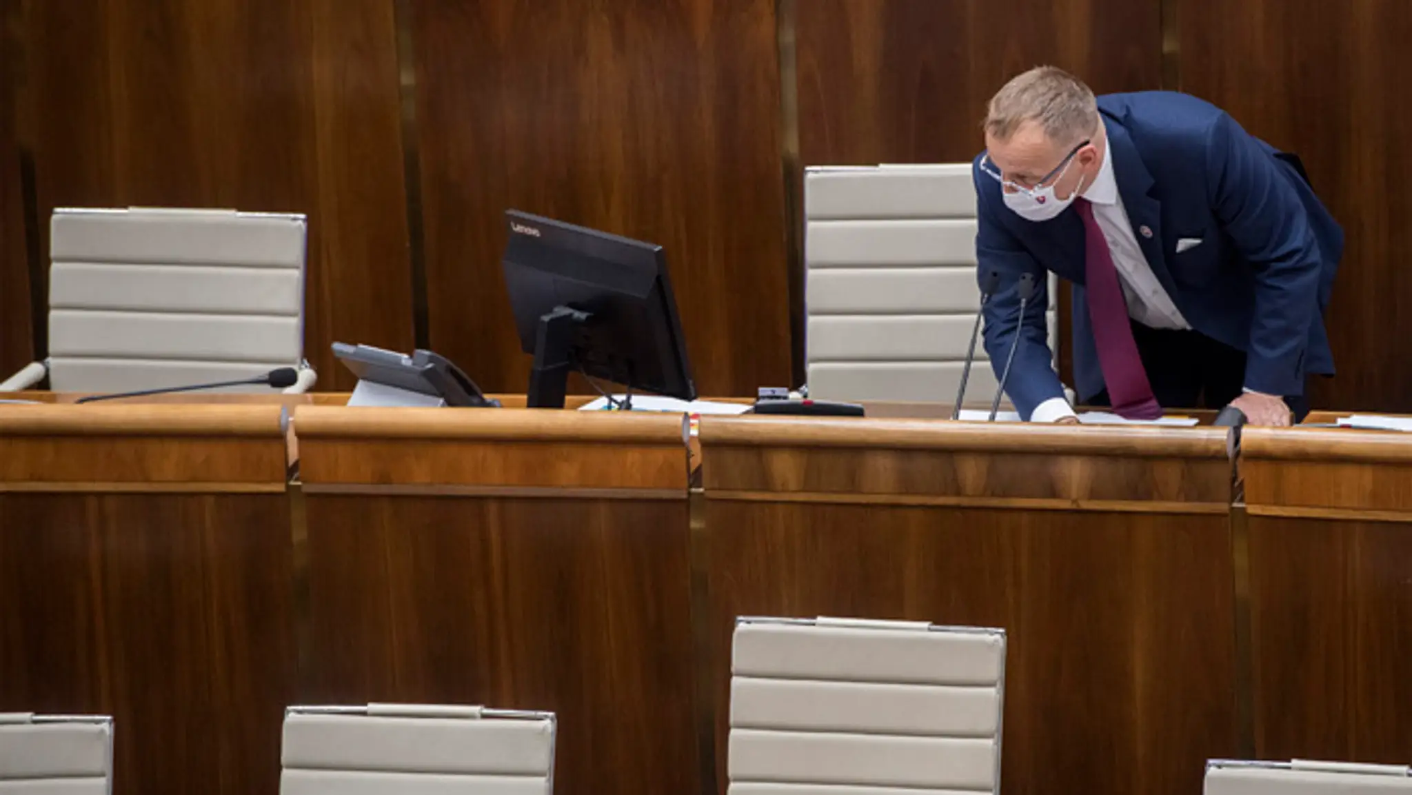 Poslanci Erik Tomáš, Peter Pellegrini (podpredseda NR SR), Peter Žiga a Richard Raši.