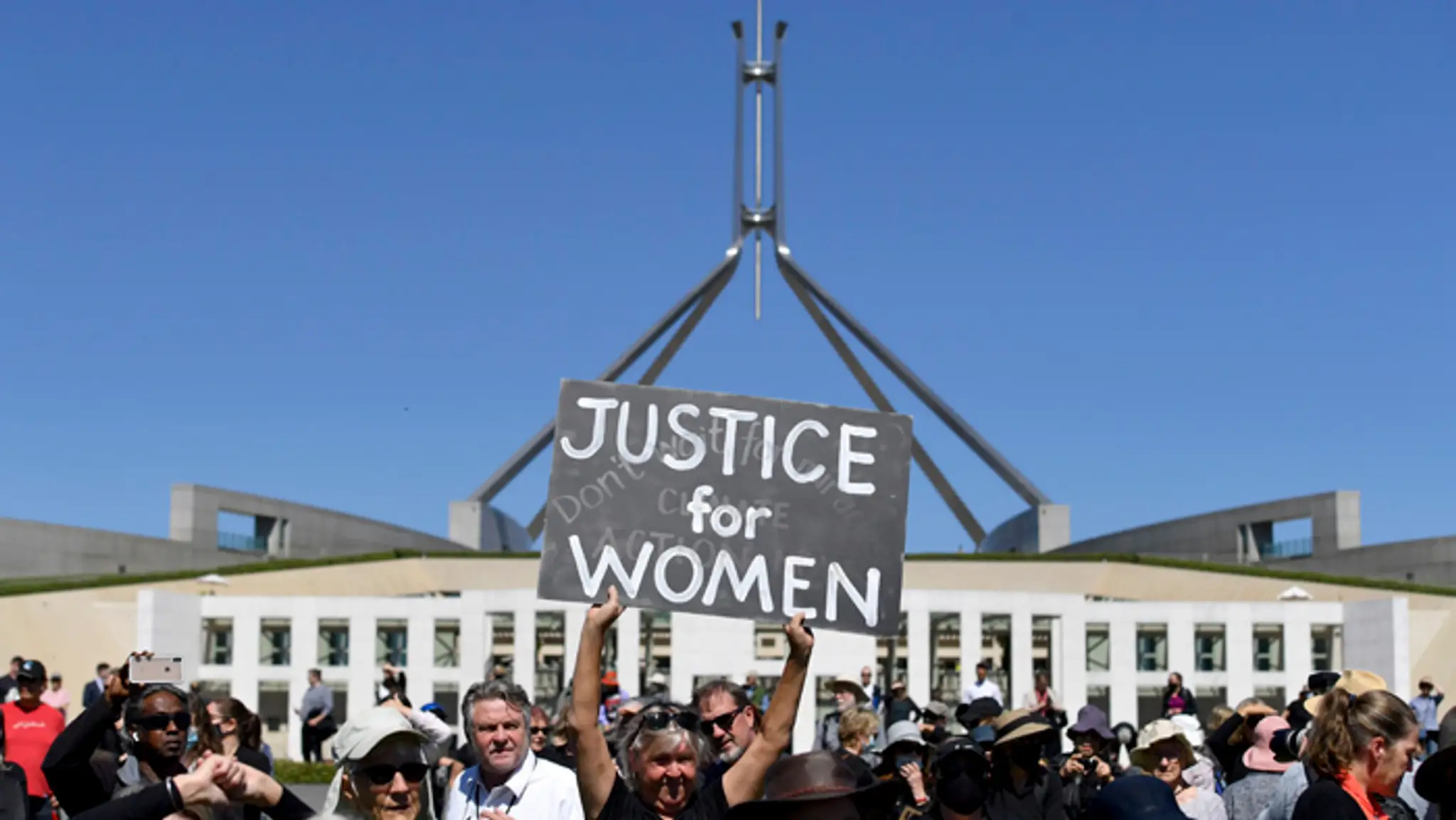 Tisíce žien sa v pondelok zišli vo viac ako 40 mestách po celej Austrálii.