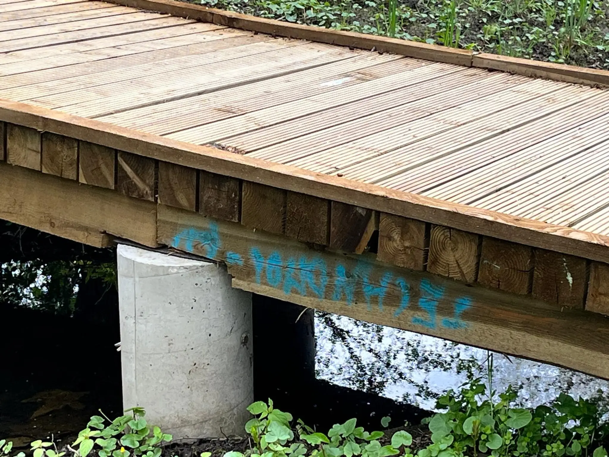Stupavský park vandali zničili len deň po otvorení.