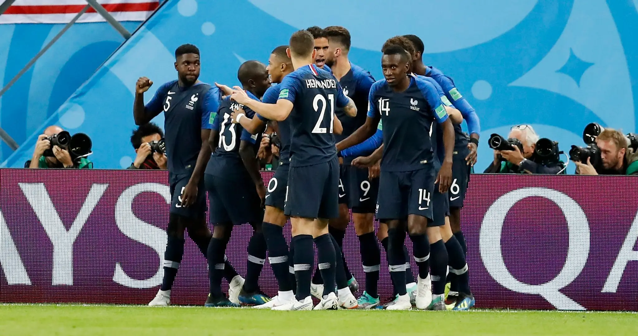 Radosť Francúzov po góle v semifinále MS proti Belgicku.