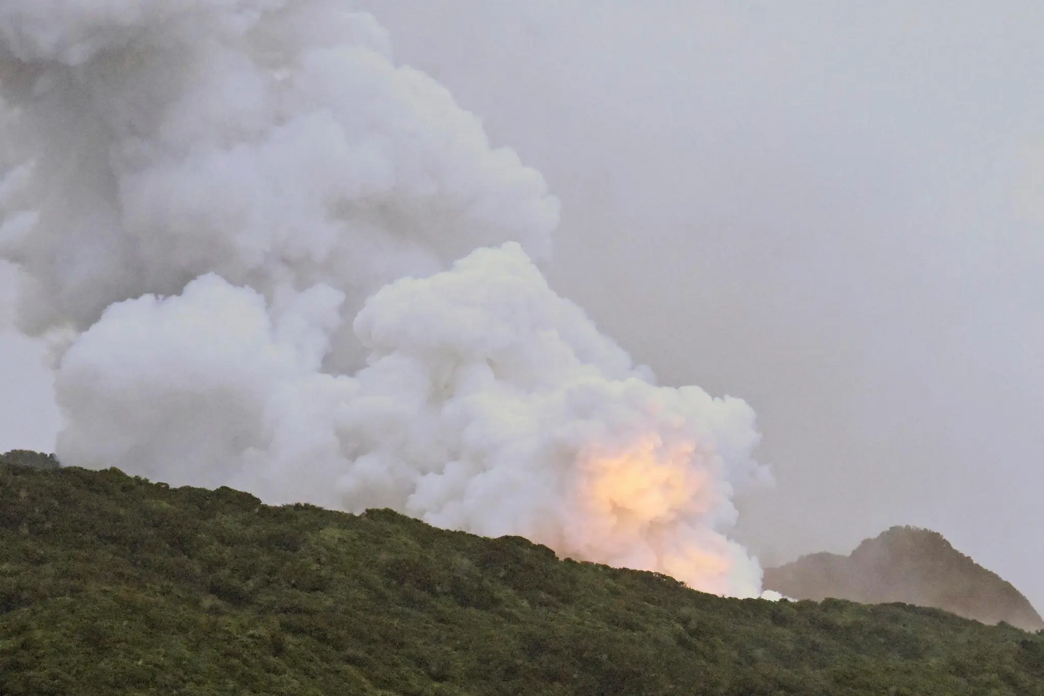 Na snímke požiar, ktorý vypukol pri teste rakety Epsilon S.