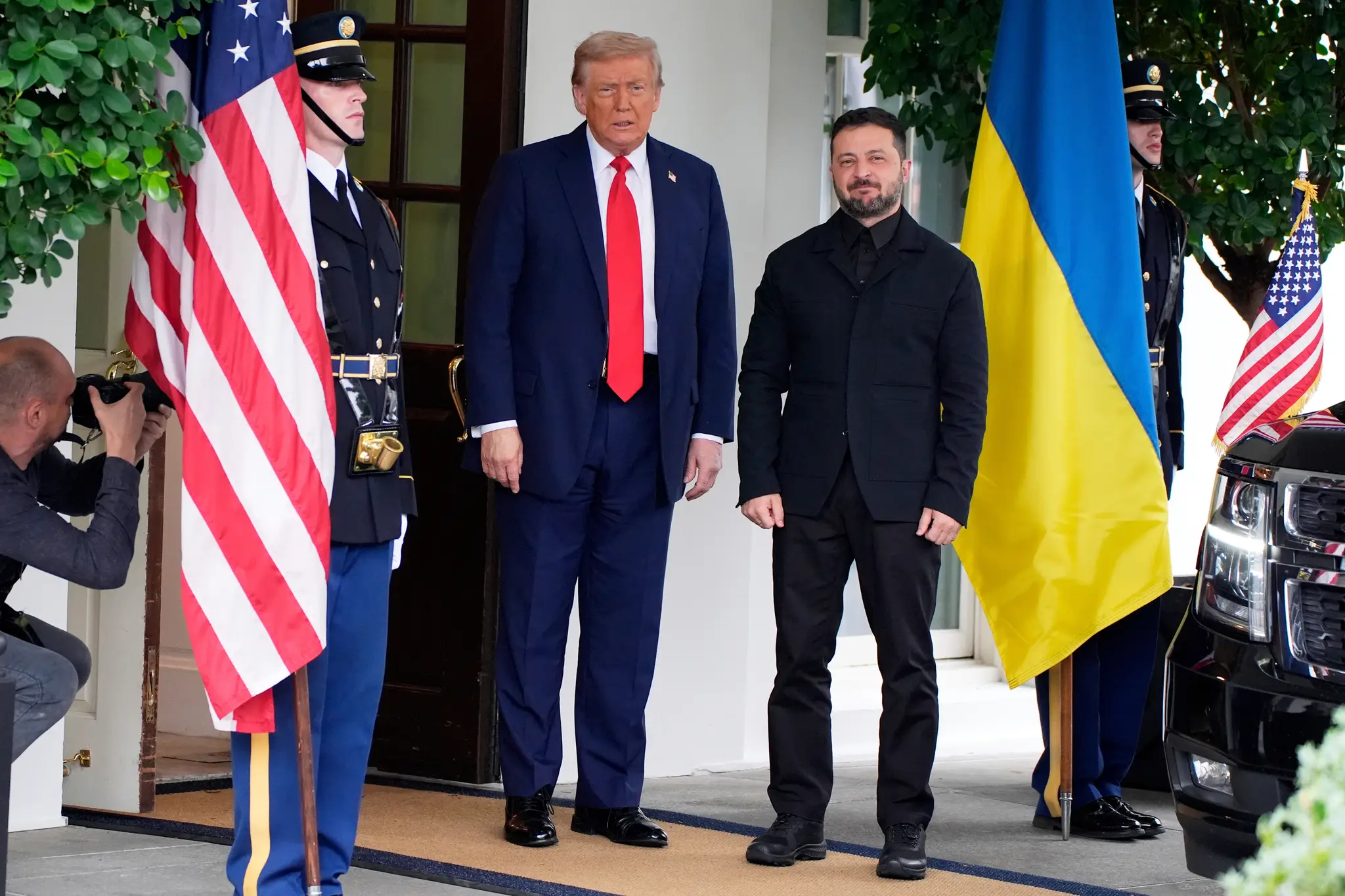 Opäť si sadnú za jeden rokovací stôl. Trump sa v piatok stretne so Zelenským v Bielom dome