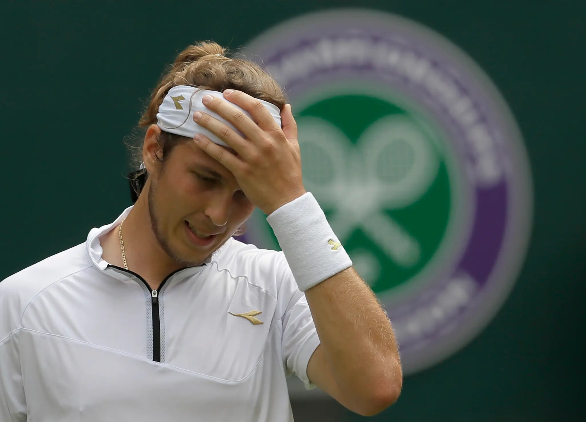 Slovenský tenista Lukáš Lacko v zápase 2. kola Wimbledonu 2018.
