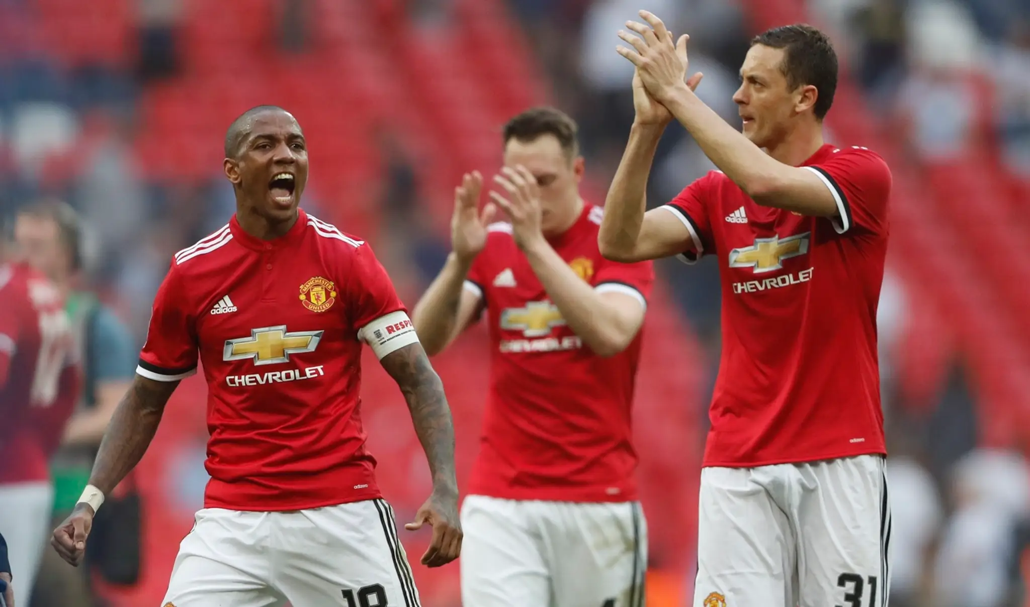Hráči Manchestru United sa radujú po víťazstve nad Tottenhamom.