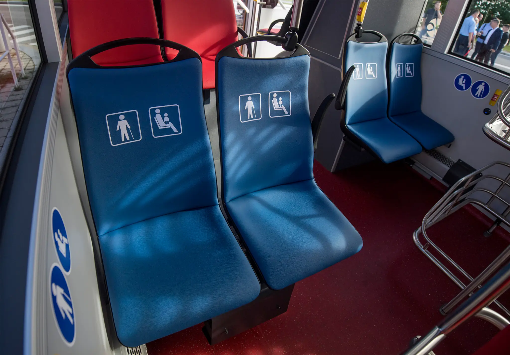 Po Bratislave môžu ľudia cestovať v novom autobuse.