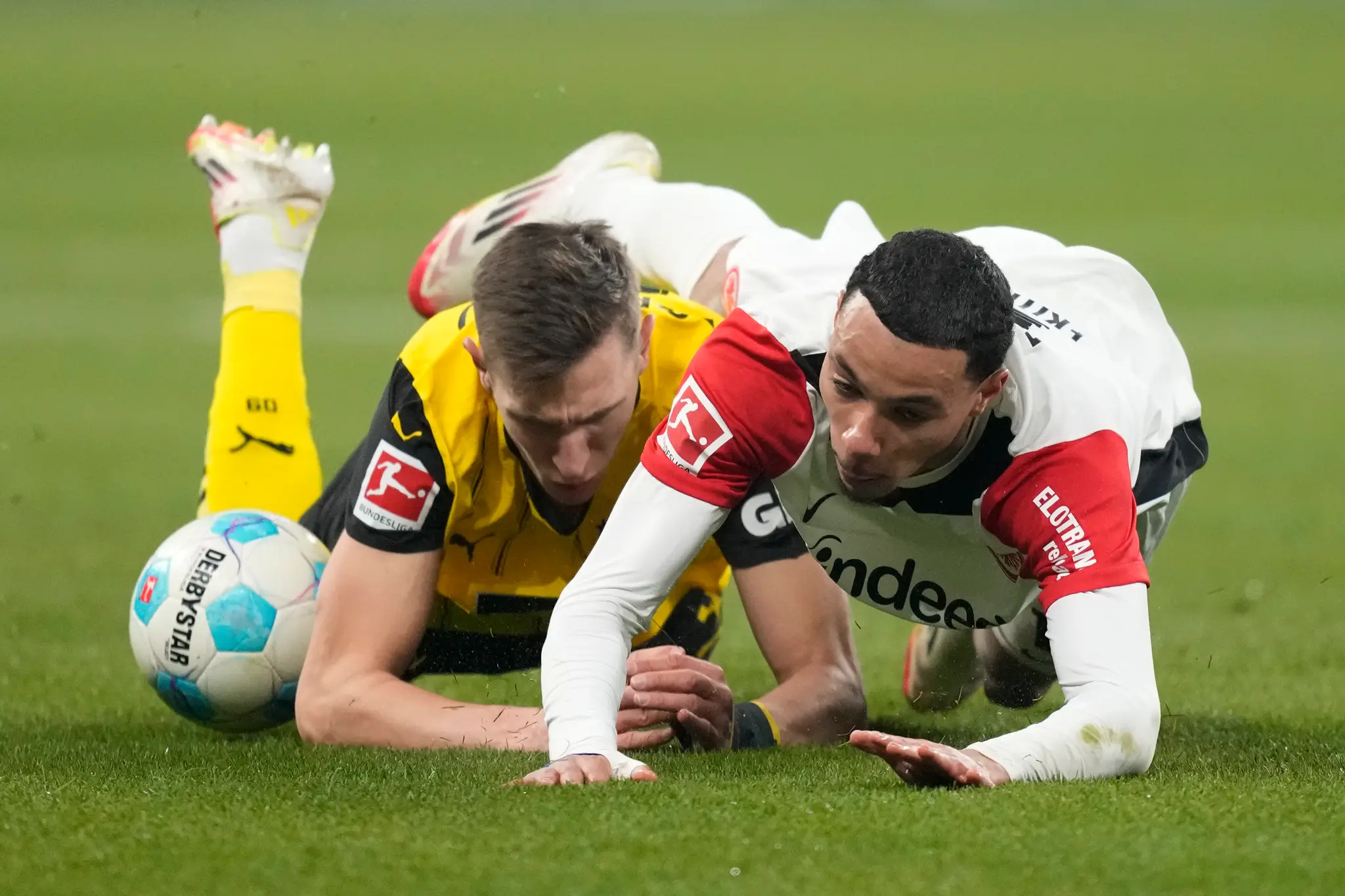 Momentka zo zápasu Eintracht Frankfurt vs. Borussia Dortmund