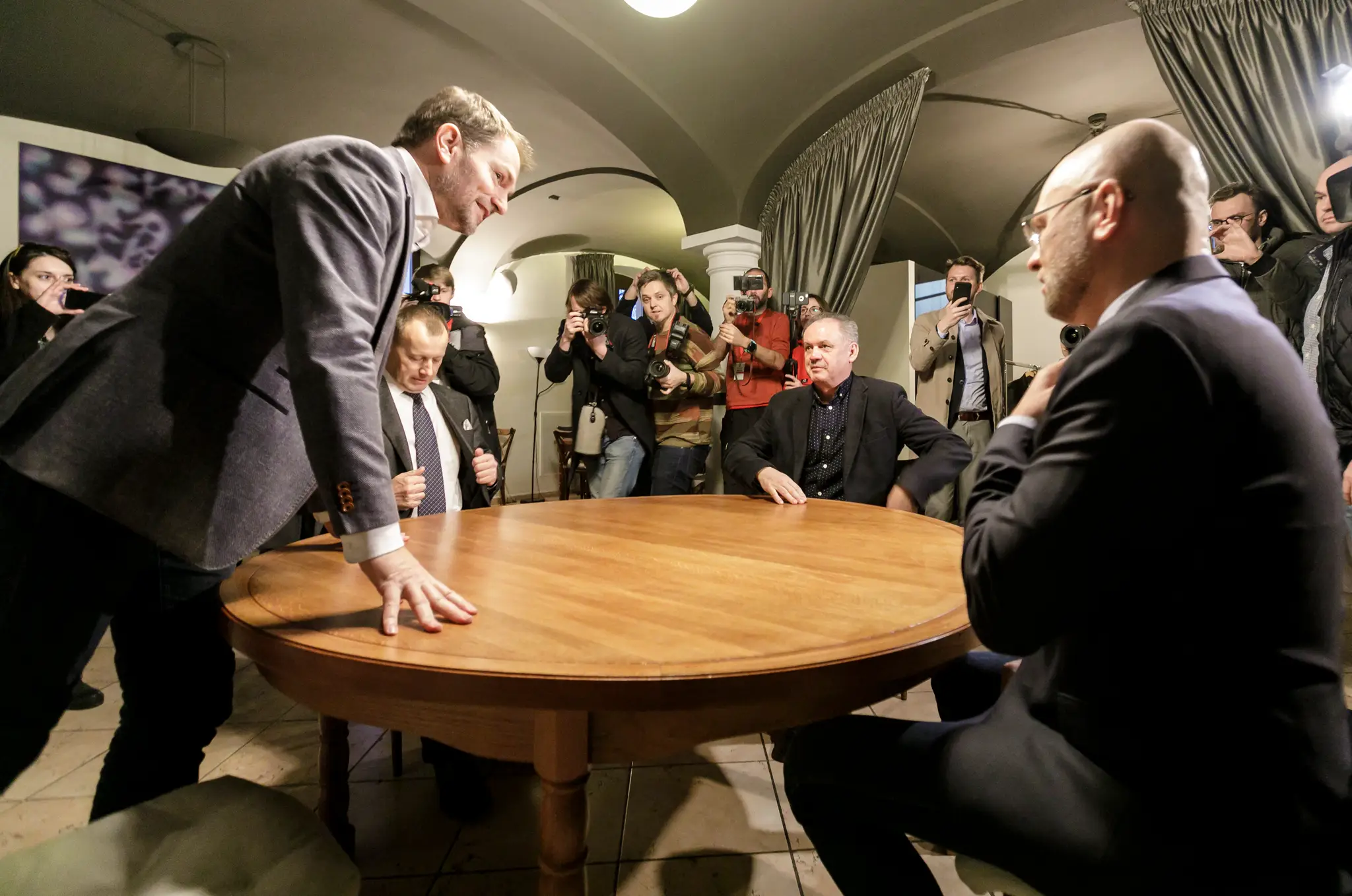 Na snímke lídri strán zľava Igor Matovič (OĽaNO), Boris Kollár (Sme rodina), Andrej Kiska (Za ľudí) a Richard Sulík (SaS) počas spoločného stretnutia o možnej budúcej koaličnej vláde po voľbách do NRSR v Bratislave 5. marca 2020.