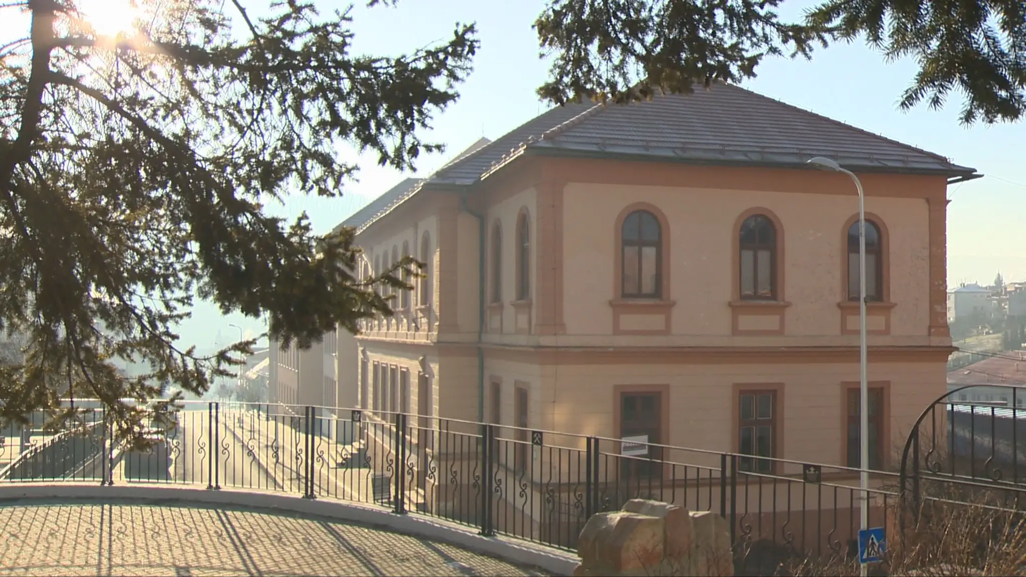 Novobanská Stredná škola obchodu a služieb