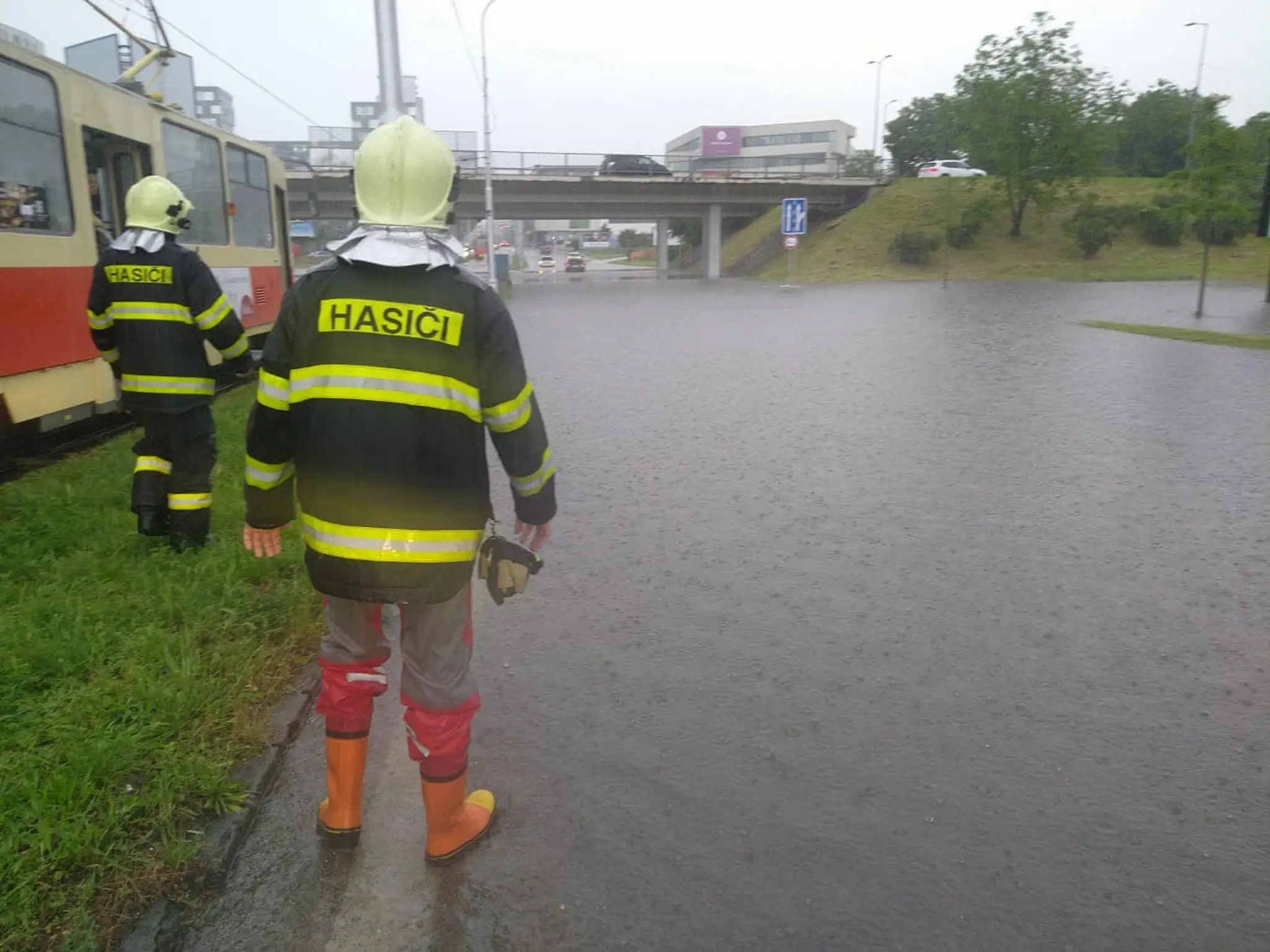 Dopravu v Bratislave komplikuje počasie