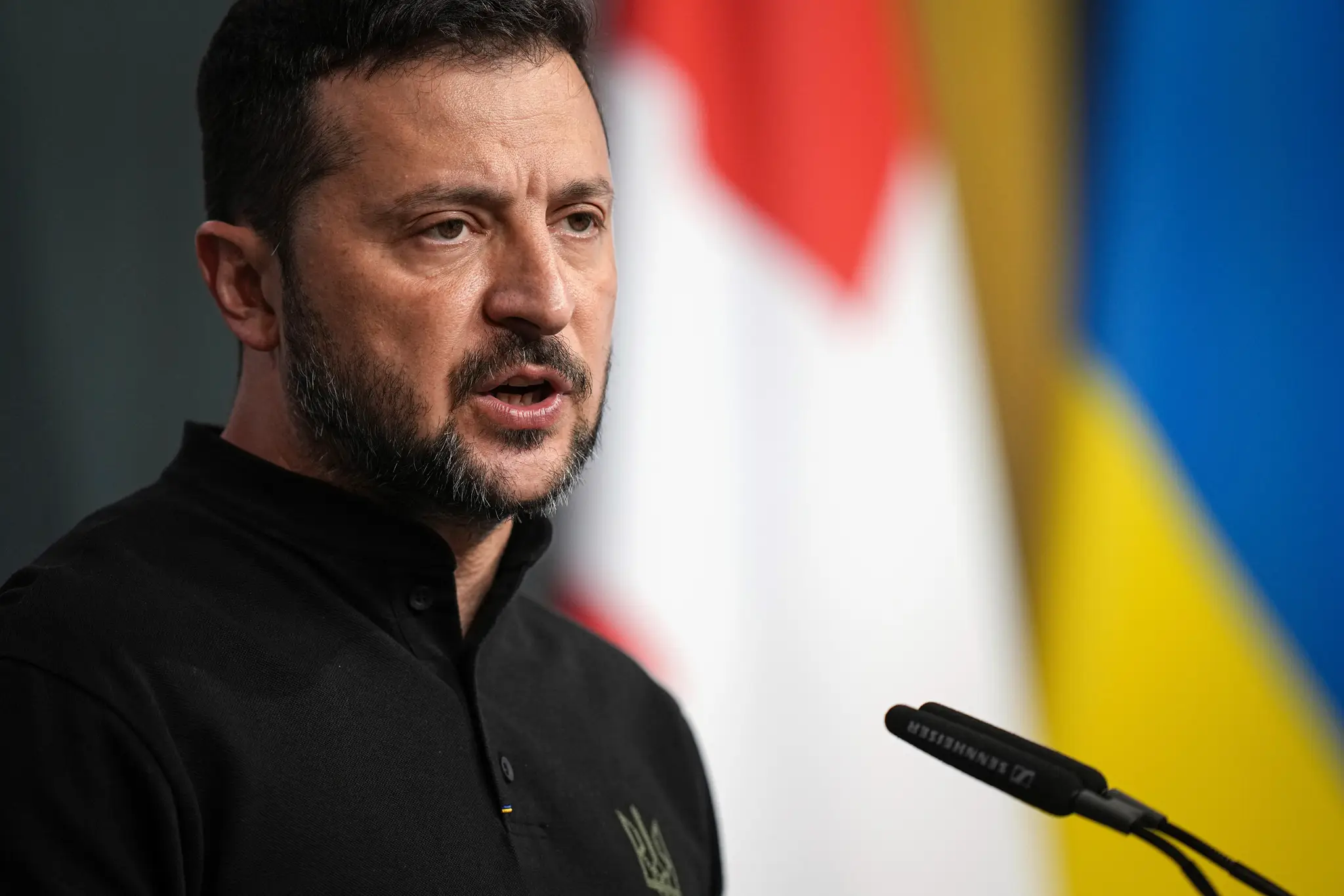 Na snímke ukrajinský prezident Volodymyr Zelenskyj počas tlačovej konferencie na mierovom summite o Ukrajine vo Švajčiarsku. 