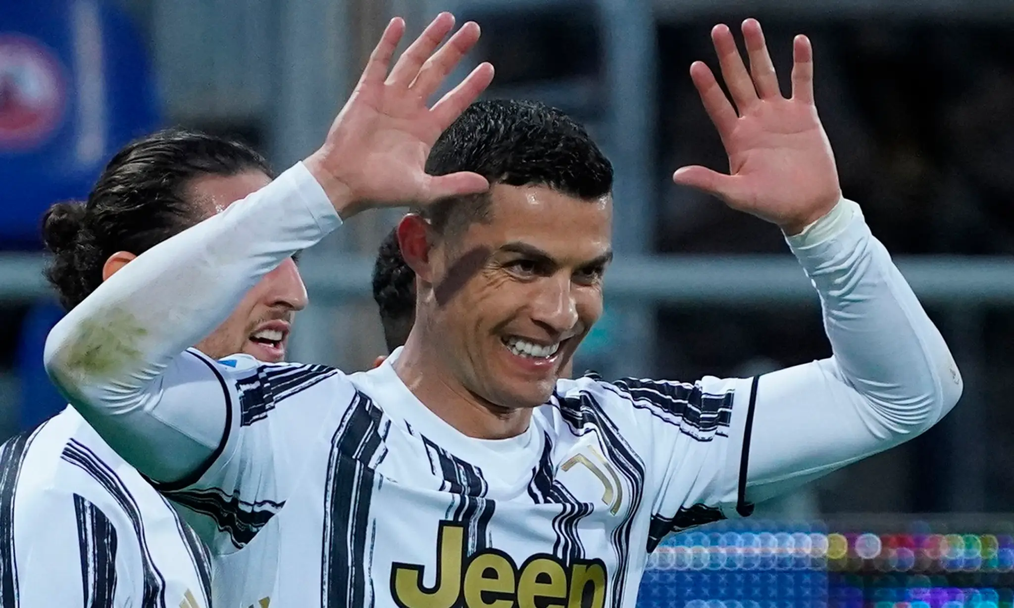 Cristiano Ronaldo sa teši po strelení hetriku do siete Cagliari.