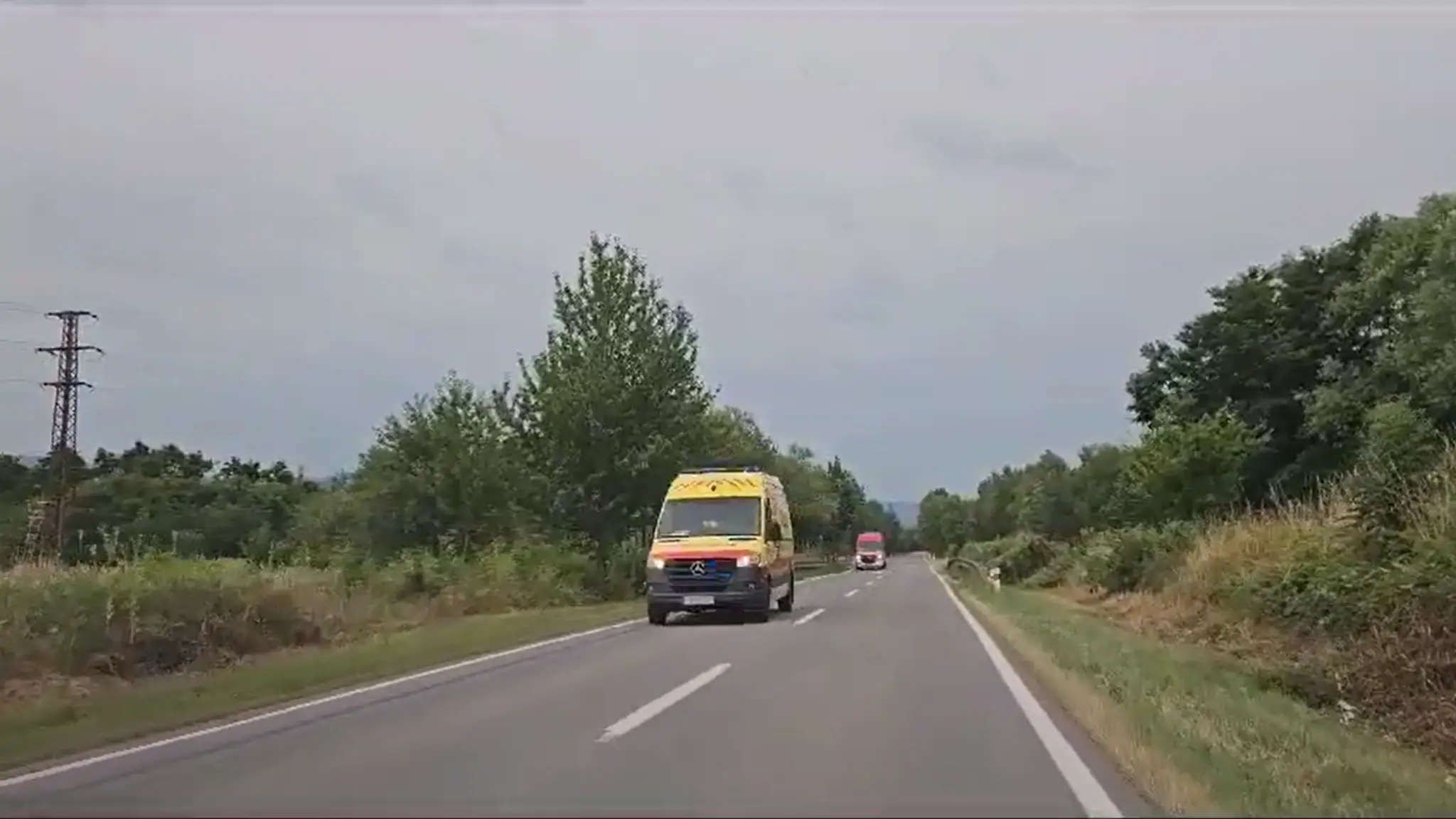 Na miesto nehody smerovali záchranné zložky.