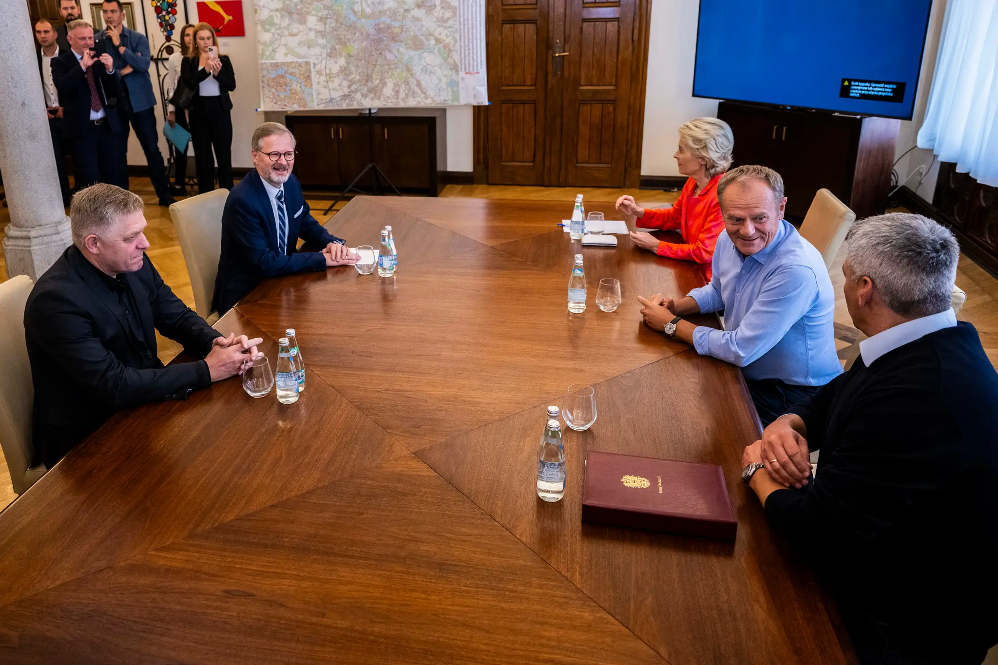 Robert Fico na stretnutí s Ursulou von der Leyenovou, Petrom Fialom, Donaldom Tuskom a Karlom Nehammerom