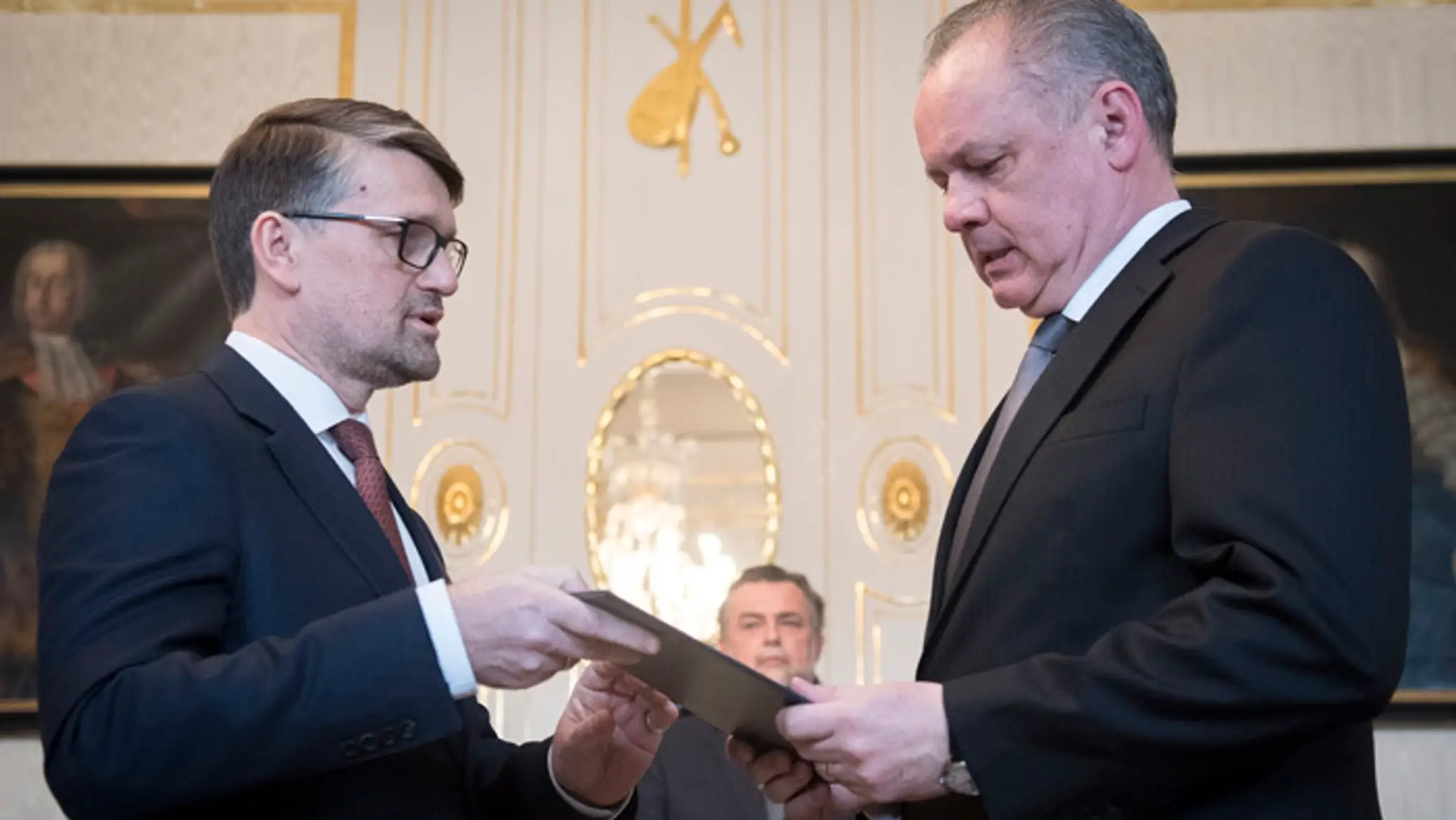 Prezident Andrej Kiska prijíma demisiu ministra kultúry Mareka Maďariča. 