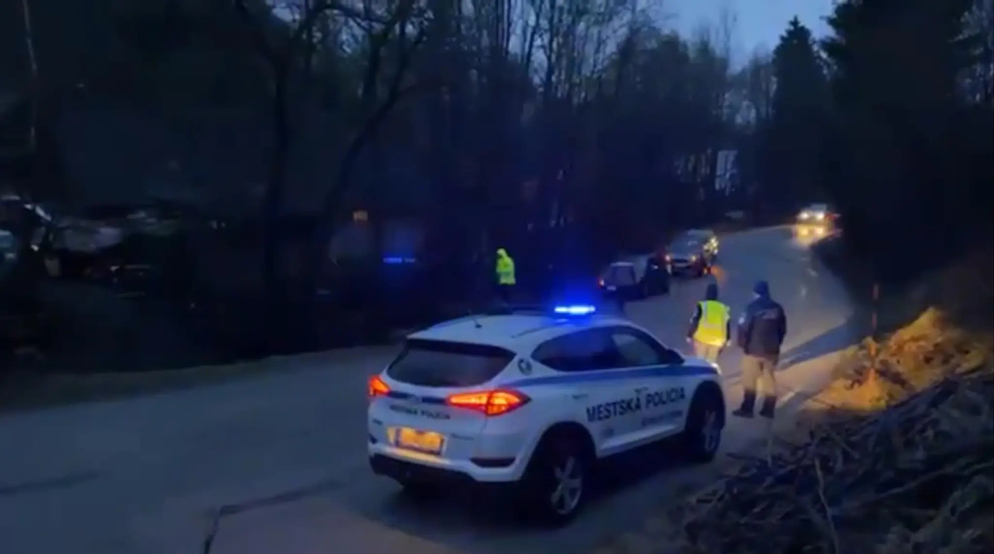 Na Beňovolehotskom potoku vyhlásili tretí povodňový stupeň.