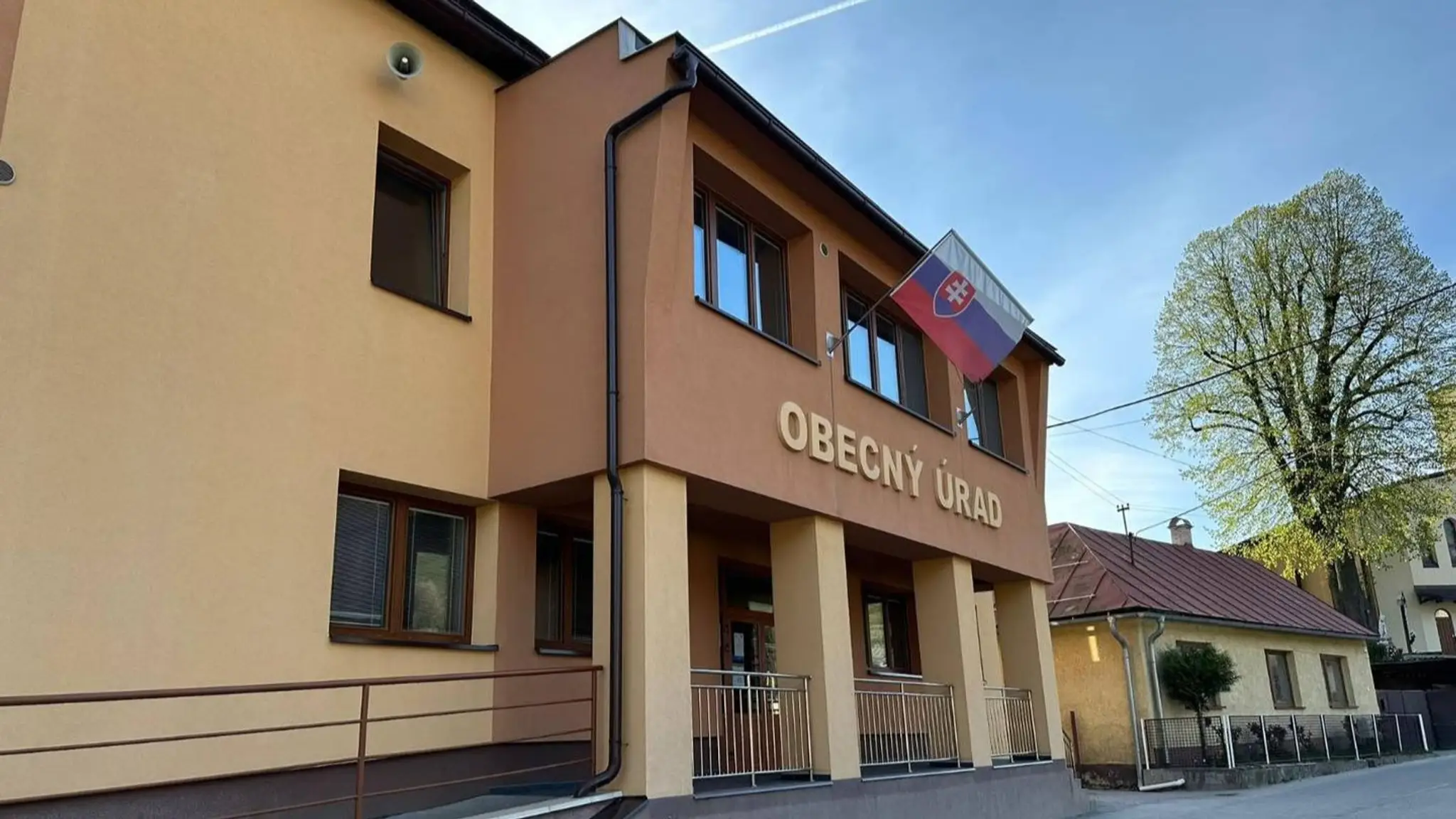 V rámci akcie ÚBOK prehľadáva aj obecný úrad. 
