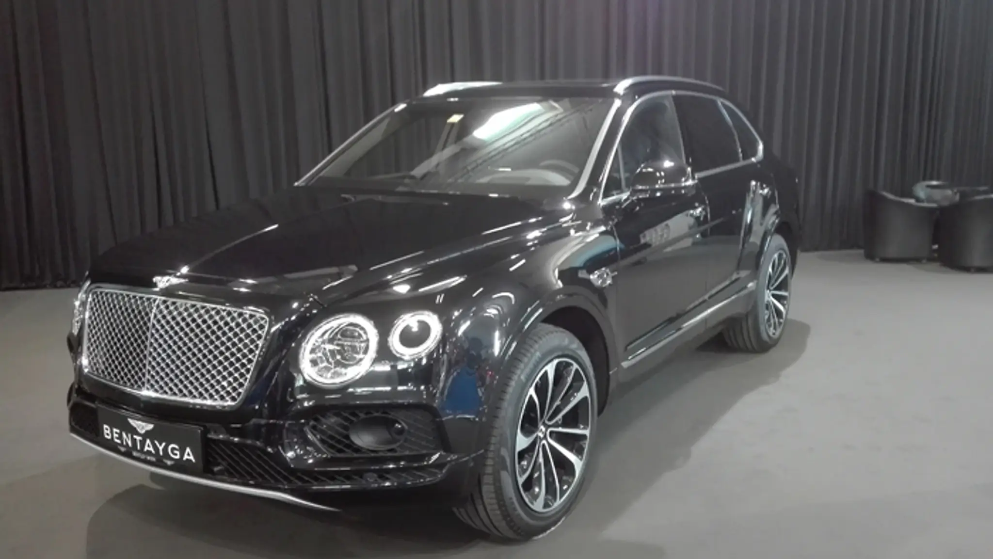 Bentley Bentayga.